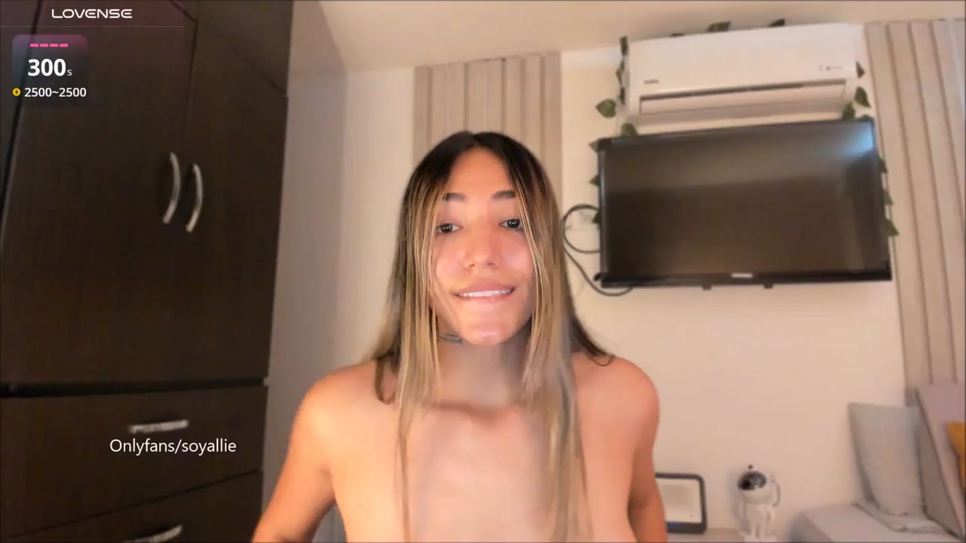 Gallery image thumbnail from Missbaby8's myfreecams stream on, 08/26/2025, 13:51 image 11 of 20