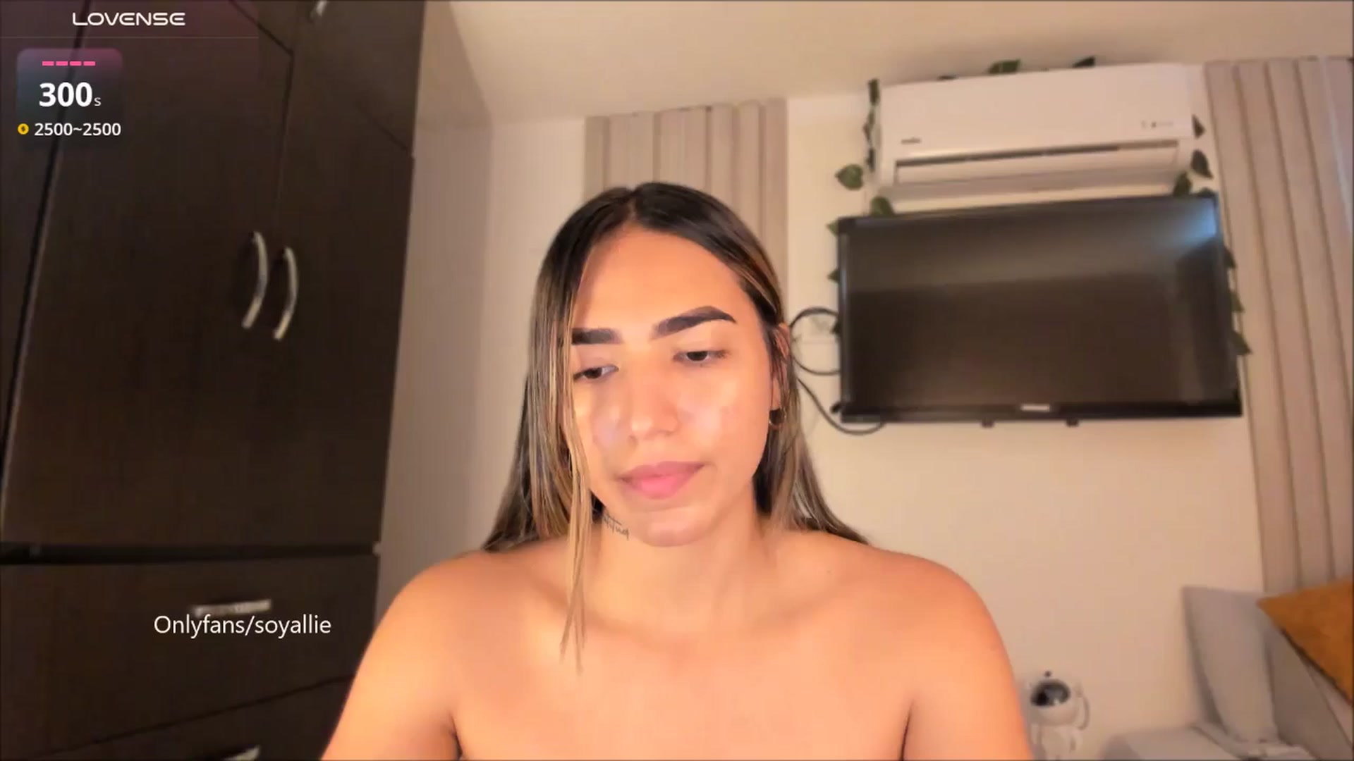Gallery image thumbnail from Missbaby8's myfreecams stream on, 08/27/2025, 14:04 image 9 of 20