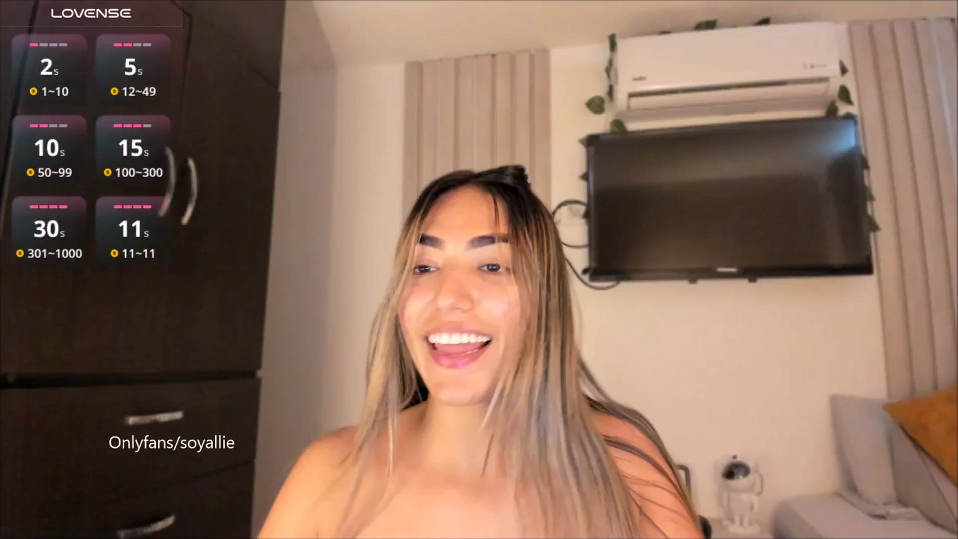 Gallery image thumbnail from Missbaby8's myfreecams stream on, 08/27/2025, 14:04 image 17 of 20