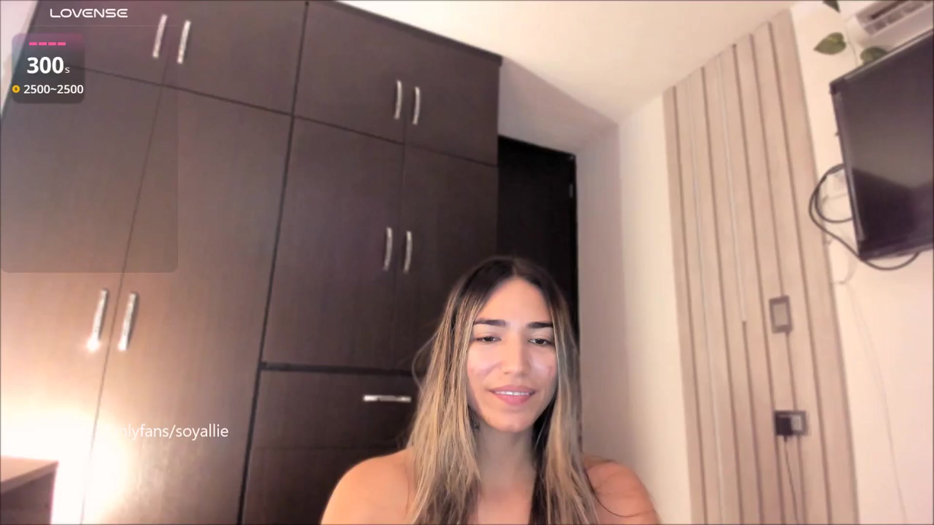 Gallery image thumbnail from Missbaby8's myfreecams stream on, 09/01/2025, 13:23 image 4 of 20