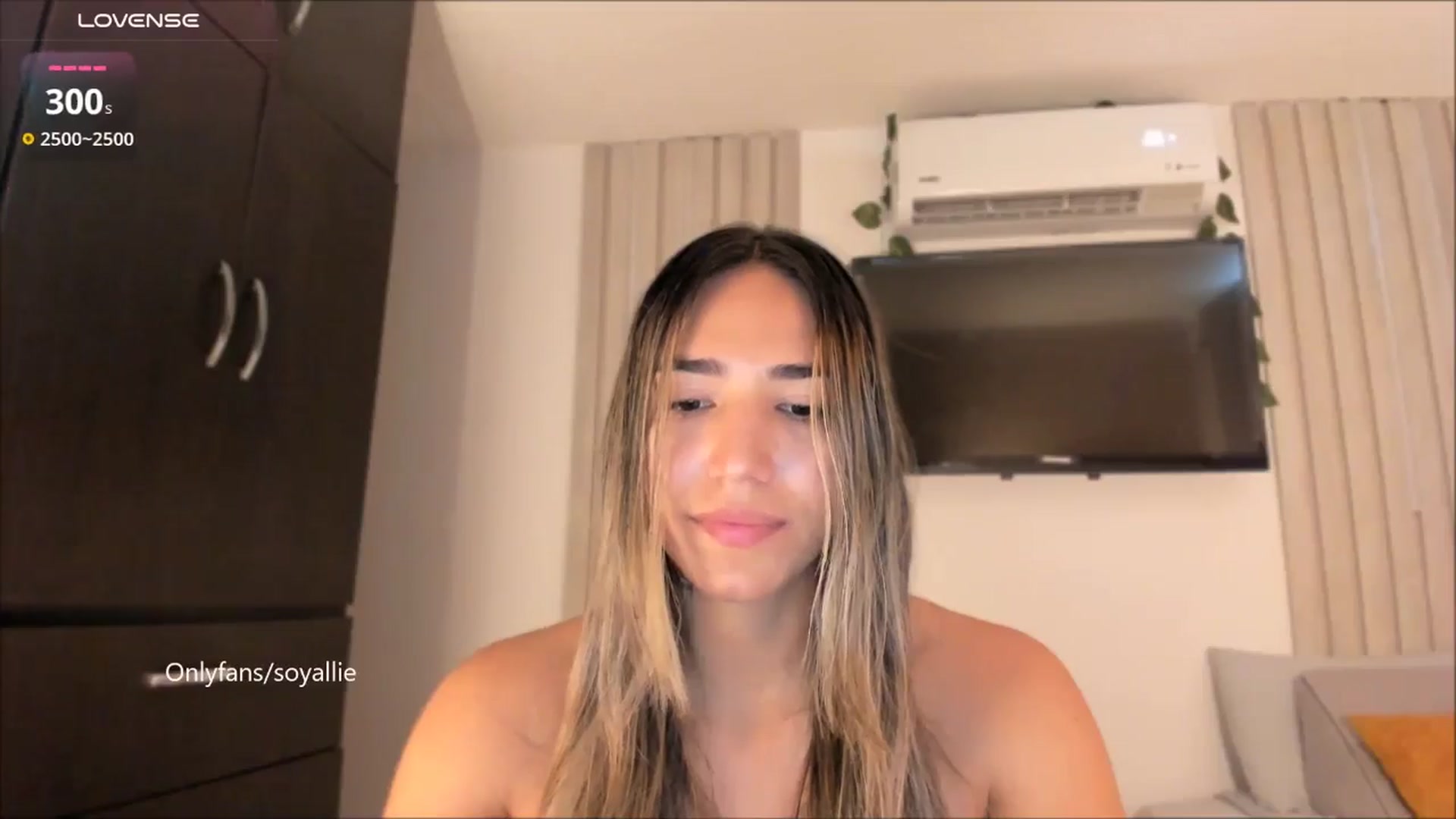 Gallery image thumbnail from Missbaby8's myfreecams stream on, 09/01/2025, 13:23 image 2 of 20