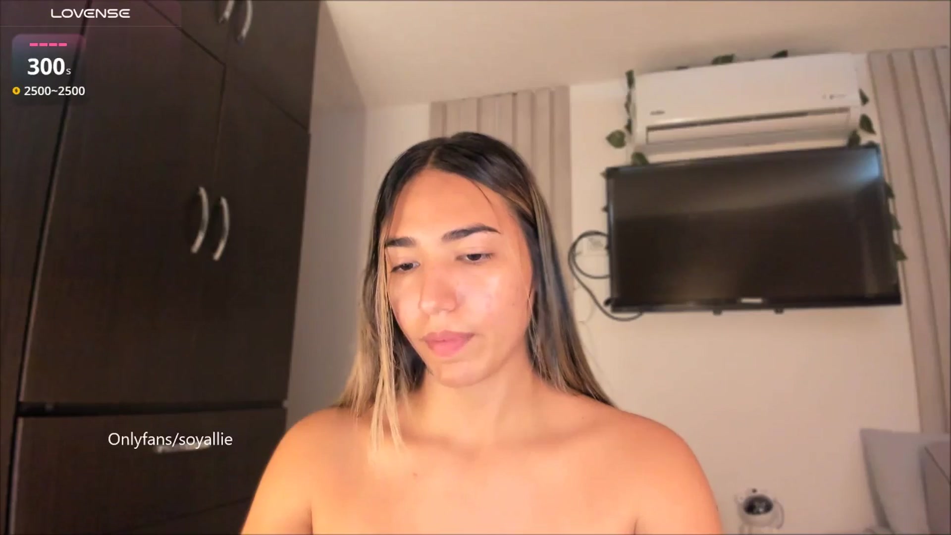 Gallery image thumbnail from Missbaby8's myfreecams stream on, 09/03/2025, 13:01 image 7 of 20