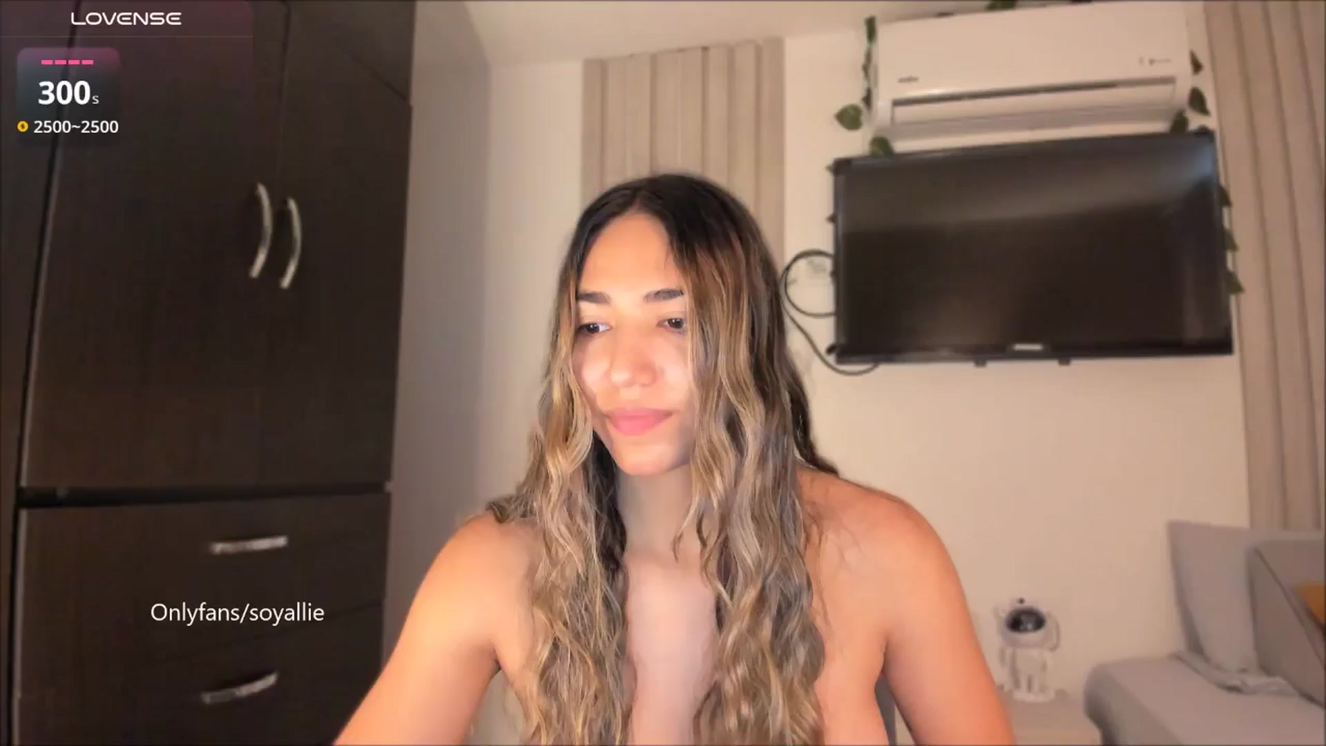 Gallery image thumbnail from Missbaby8's myfreecams stream on, 09/04/2025, 12:23 image 1 of 20