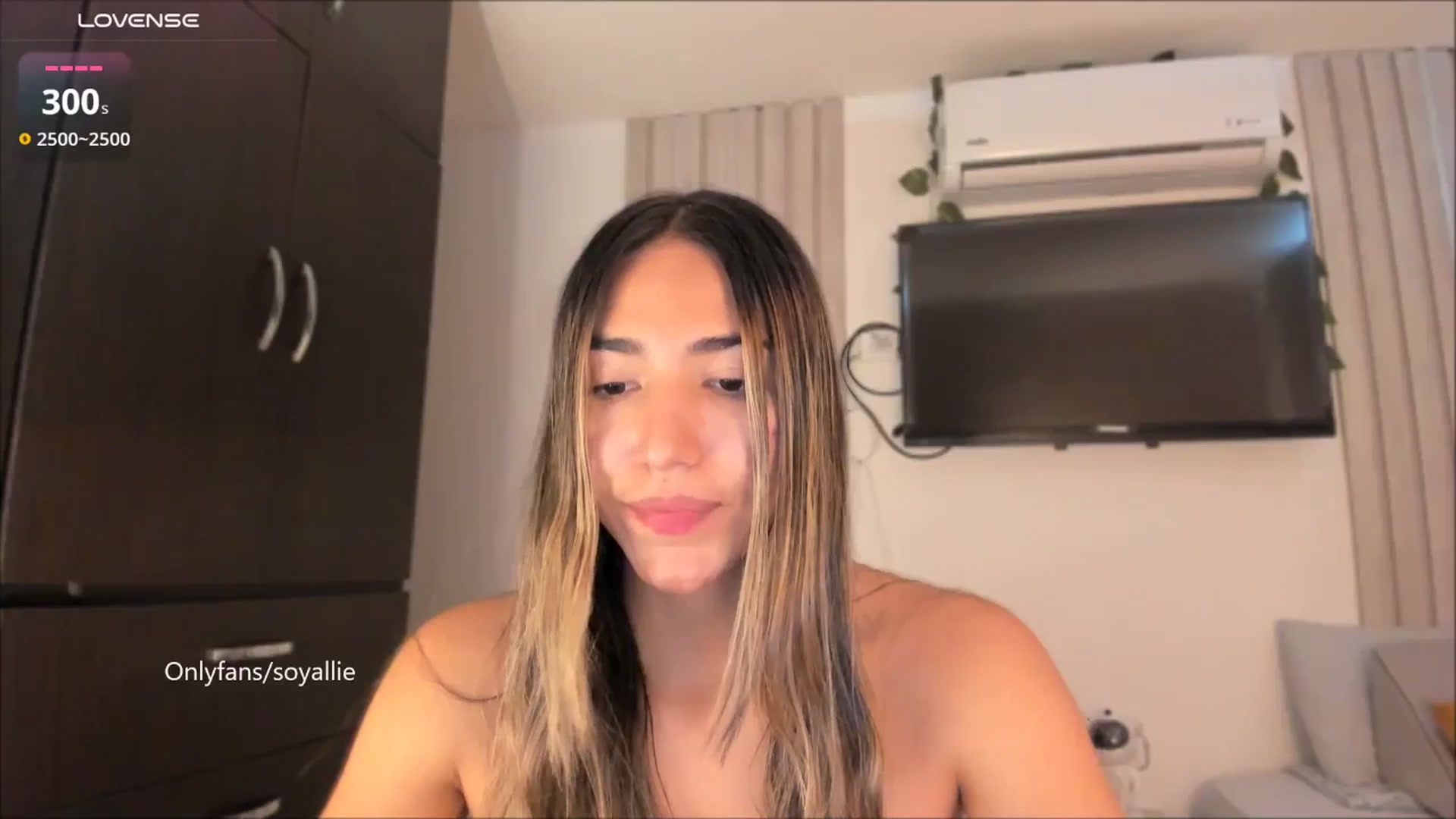 Gallery image thumbnail from Missbaby8's myfreecams stream on, 09/10/2025, 13:03 image 15 of 20