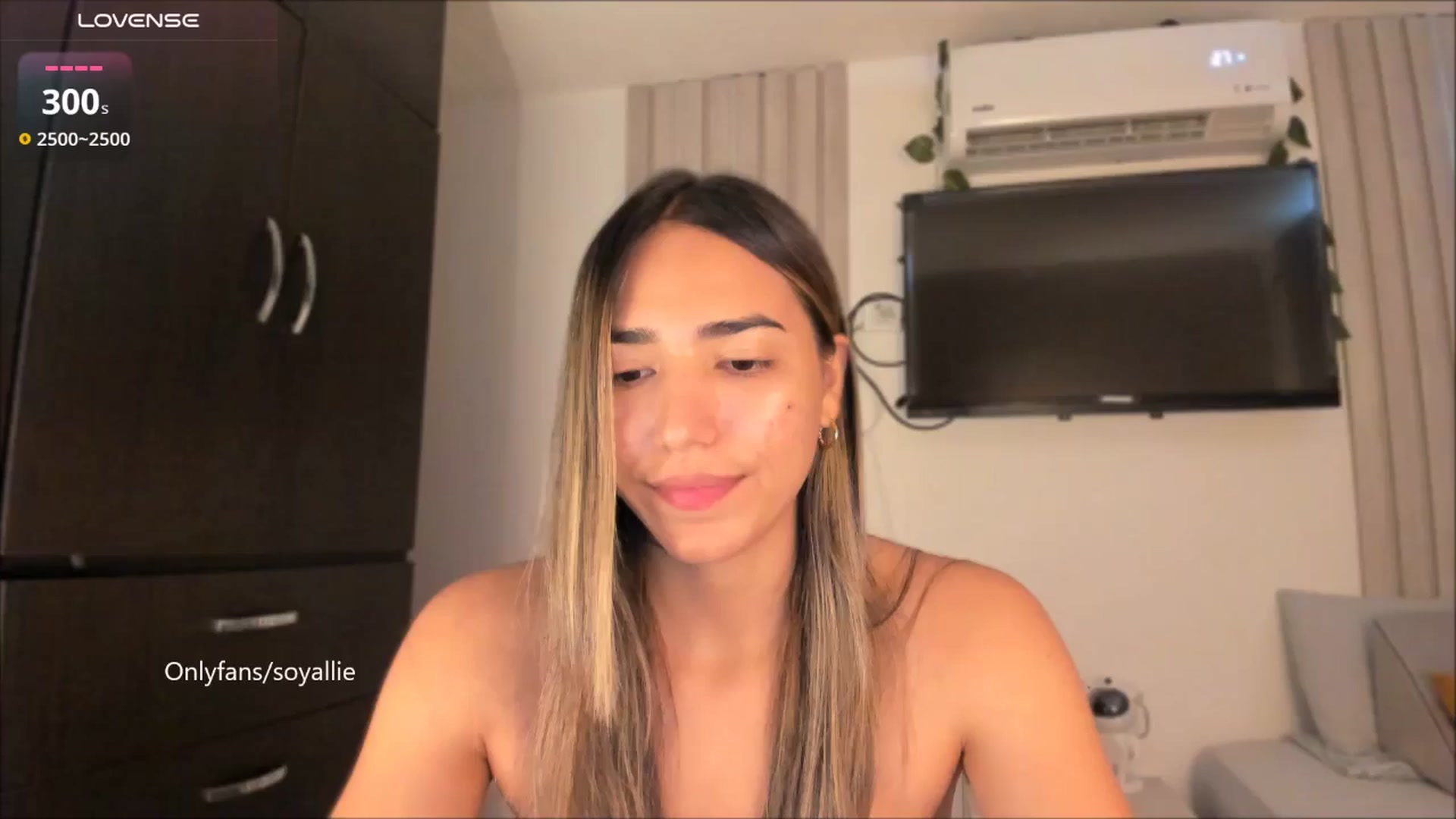 Gallery image thumbnail from Missbaby8's myfreecams stream on, 09/11/2025, 13:32 image 7 of 20