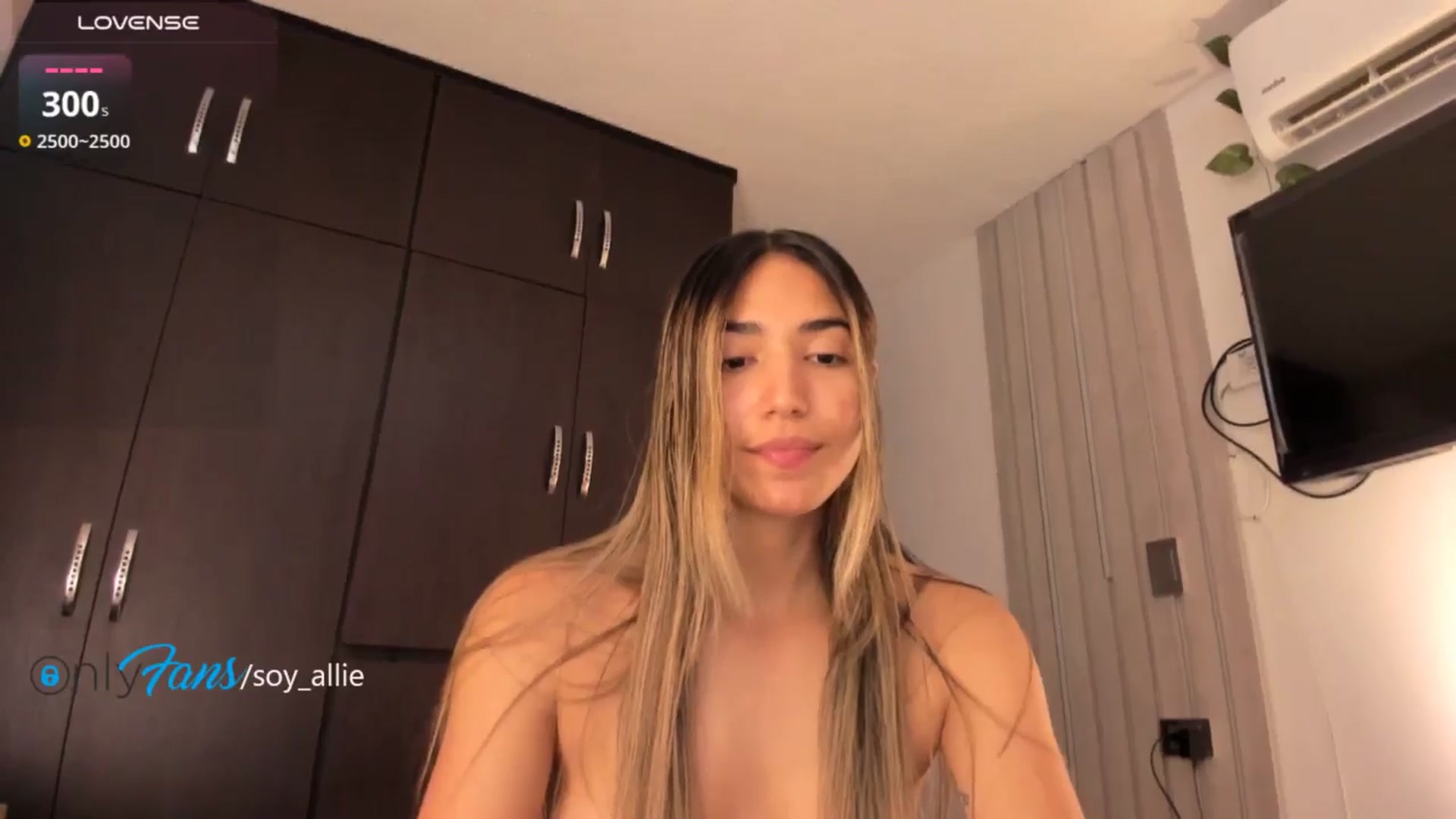 Gallery image thumbnail from Missbaby8's myfreecams stream on, 09/25/2025, 21:16 image 12 of 20