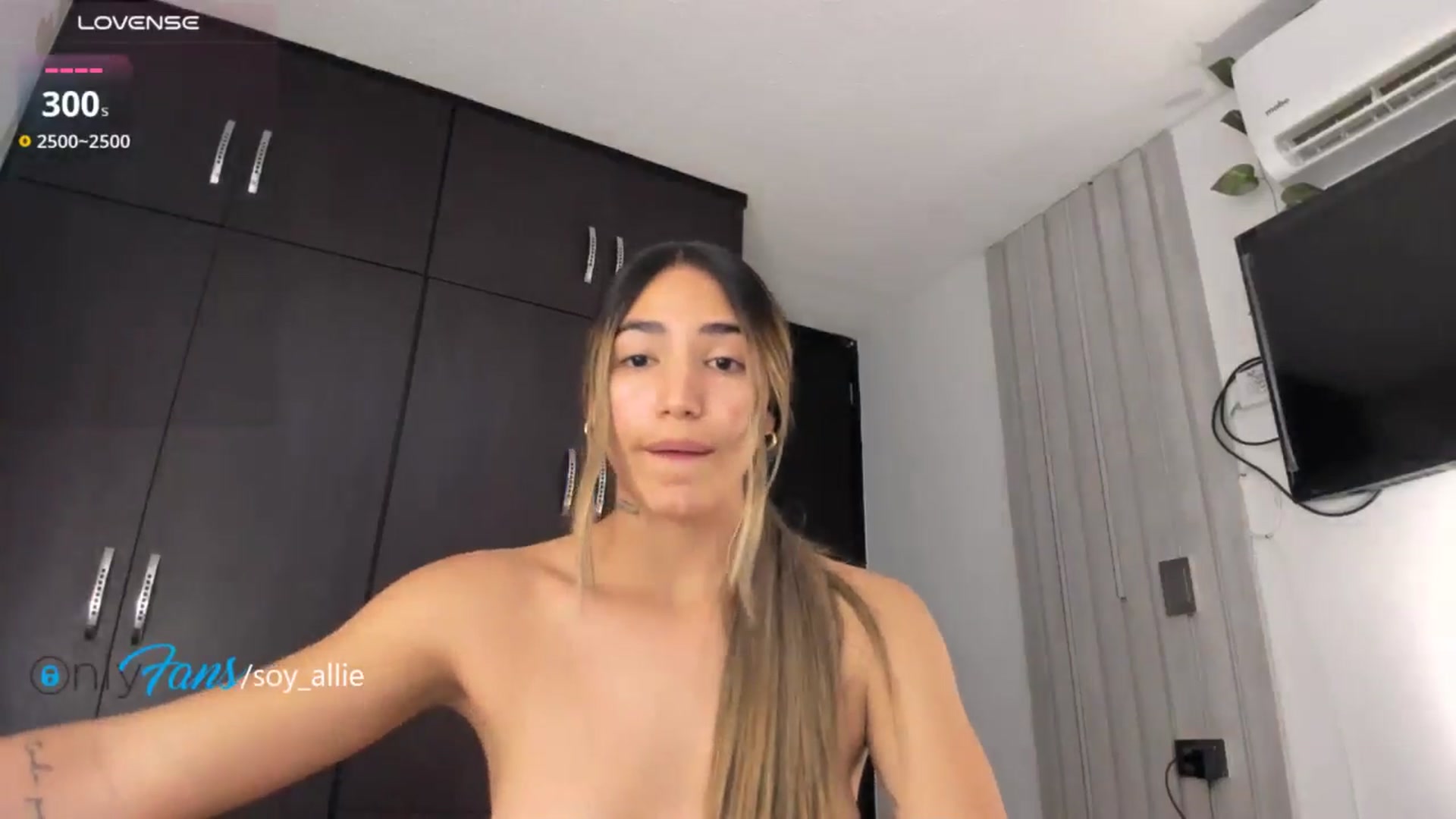 Gallery image thumbnail from Missbaby8's myfreecams stream on, 09/25/2025, 21:16 image 11 of 20
