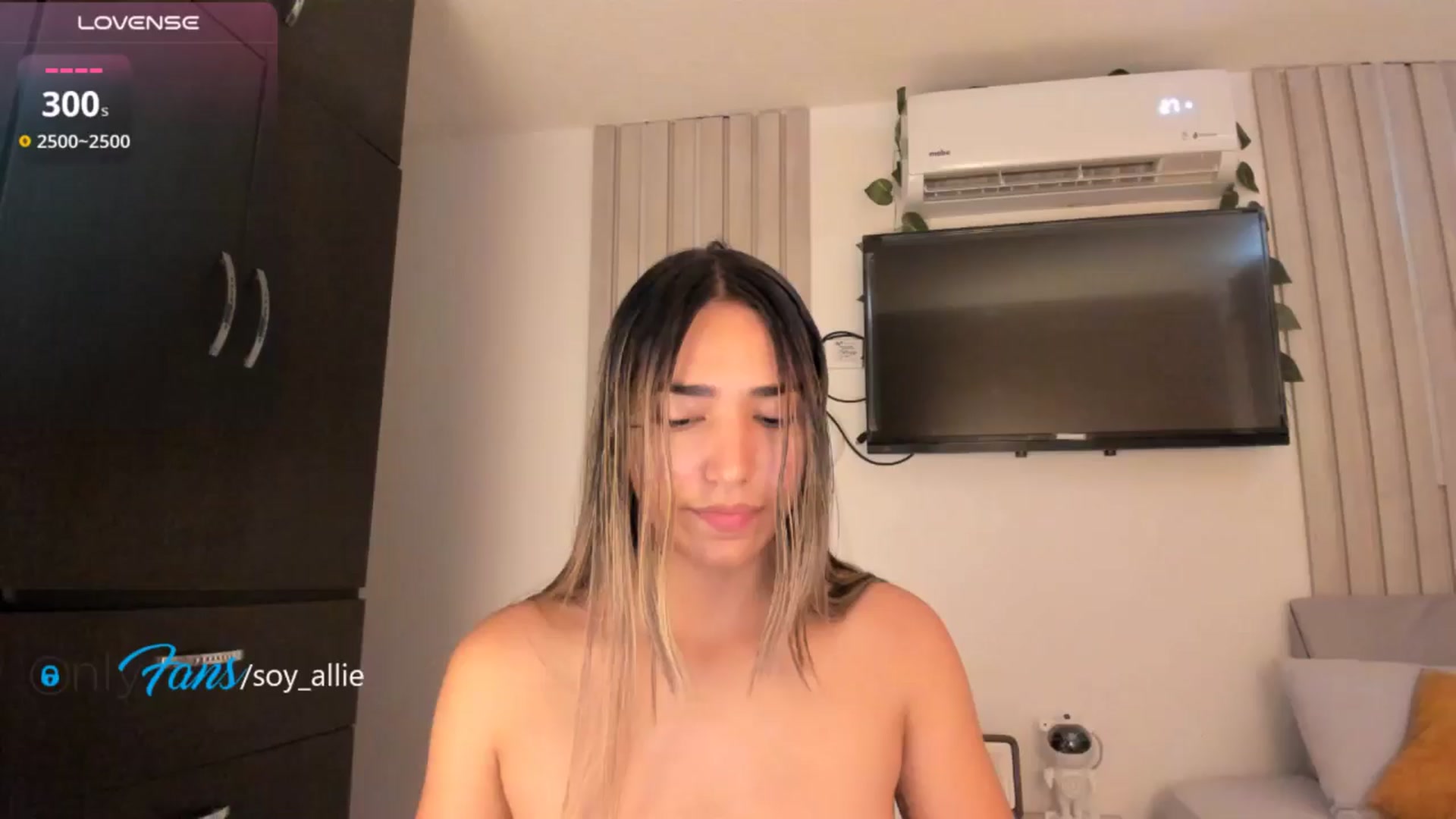 Gallery image thumbnail from Missbaby8's myfreecams stream on, 09/26/2025, 11:29 image 12 of 20