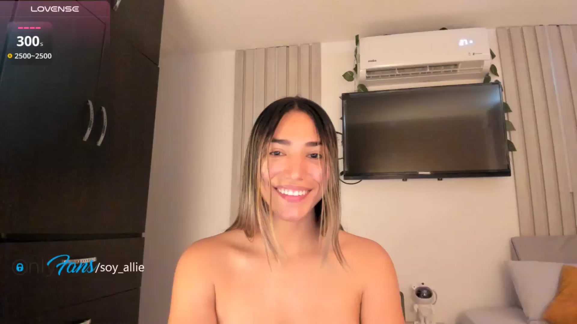 Gallery image thumbnail from Missbaby8's myfreecams stream on, 09/26/2025, 11:29 image 13 of 20