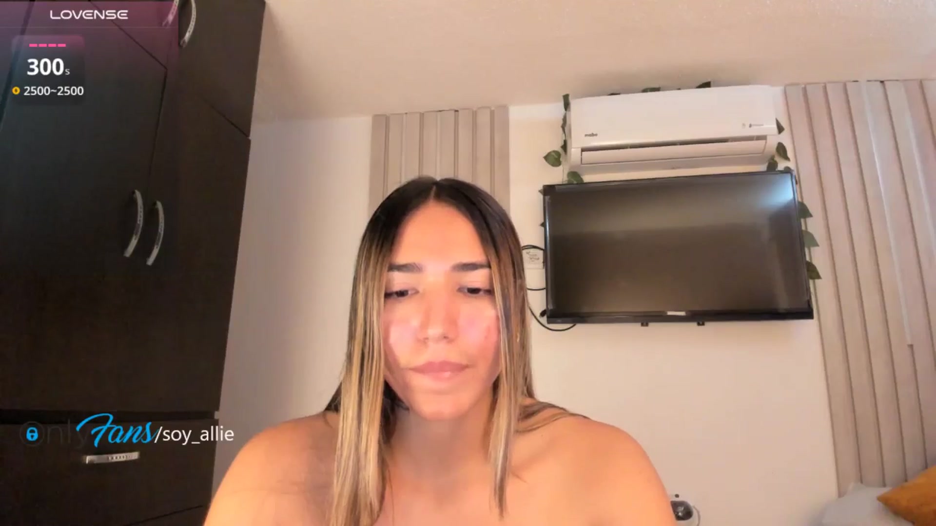 Gallery image thumbnail from Missbaby8's myfreecams stream on, 09/27/2025, 14:00 image 4 of 20
