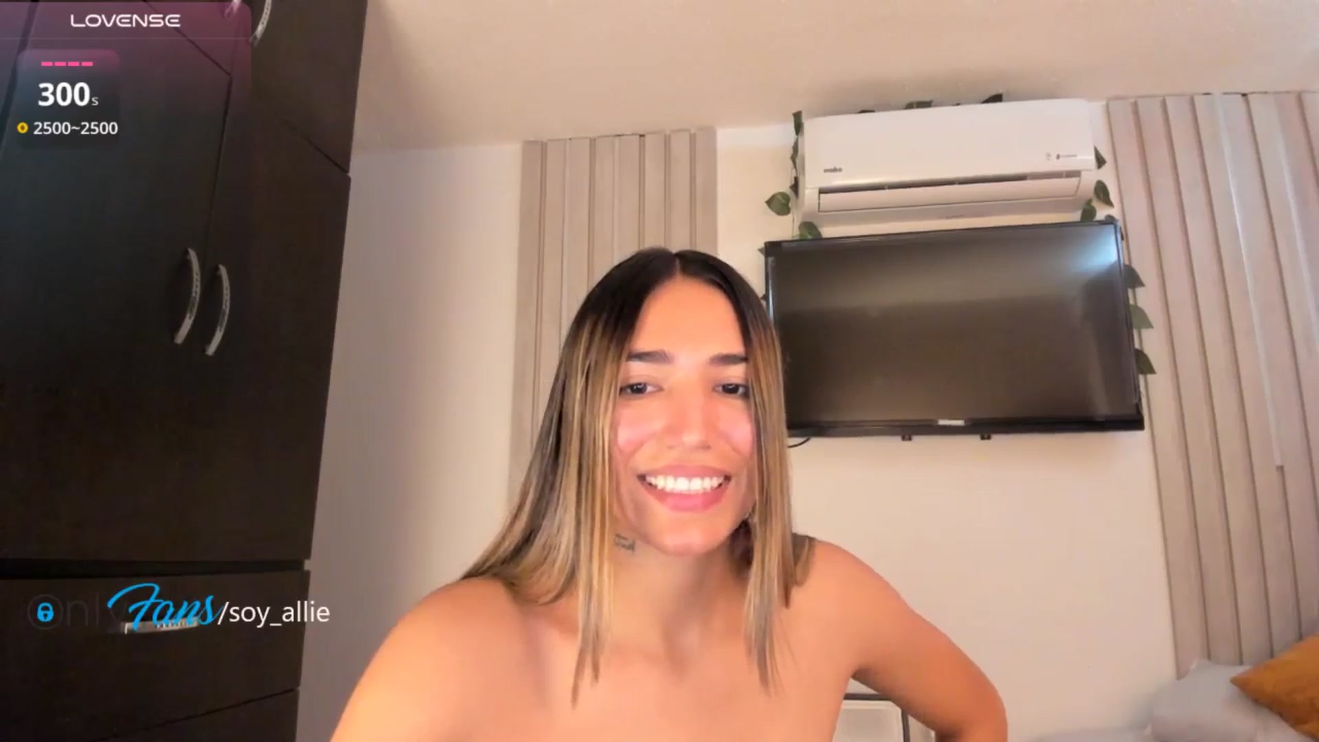 Gallery image thumbnail from Missbaby8's myfreecams stream on, 09/27/2025, 14:00 image 13 of 20
