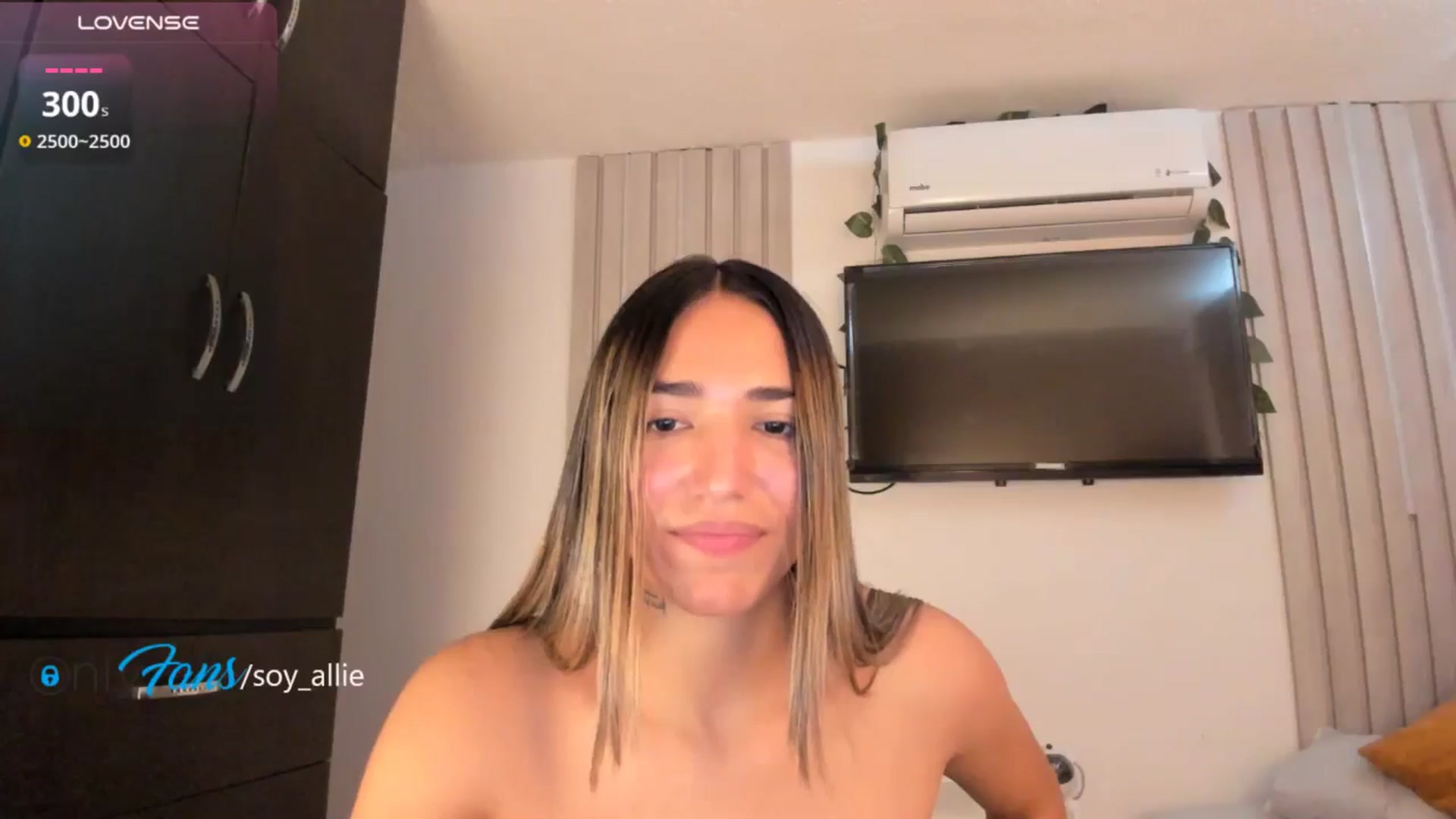 Gallery image thumbnail from Missbaby8's myfreecams stream on, 09/27/2025, 14:00 image 16 of 20