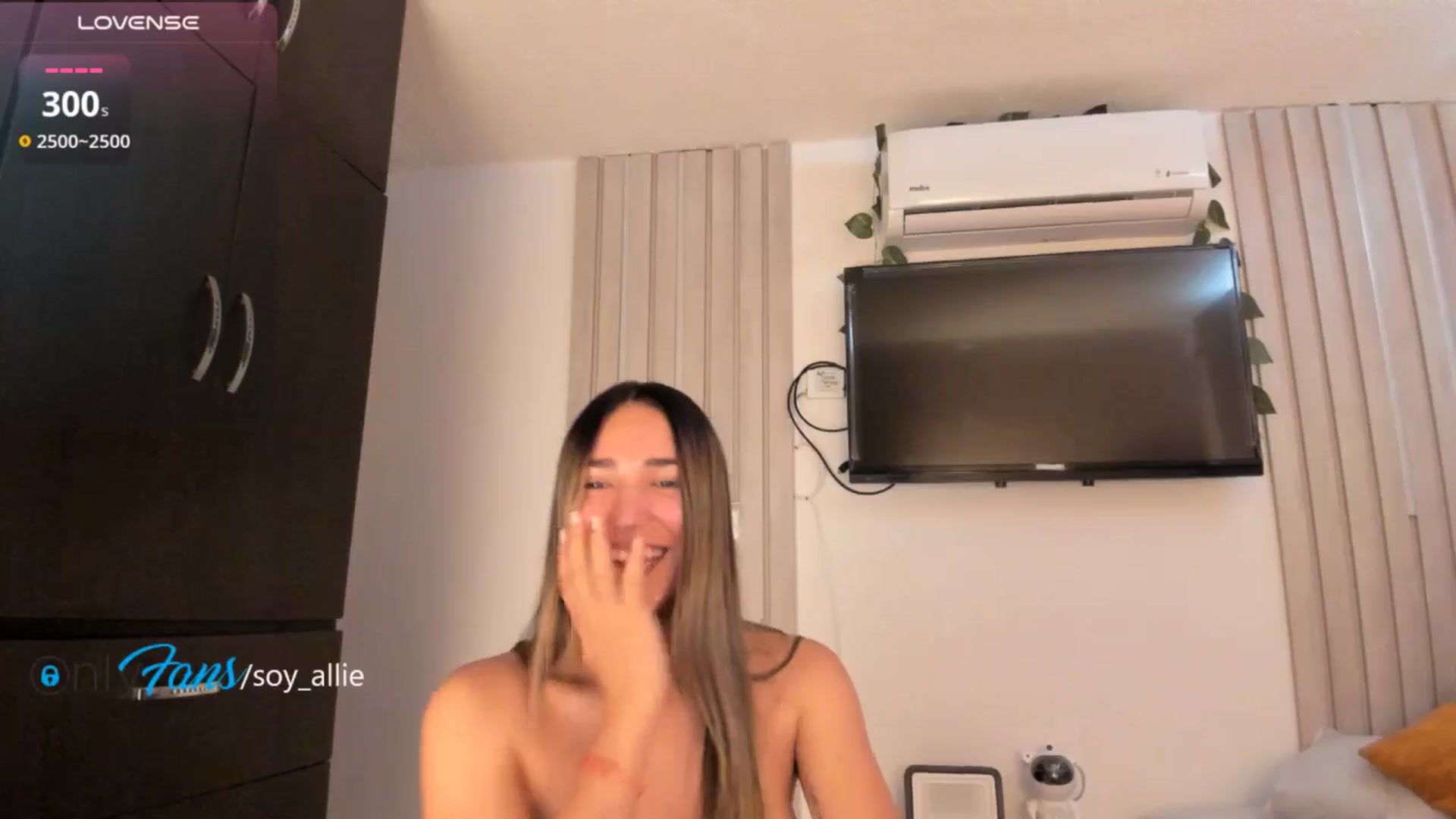 Gallery image thumbnail from Missbaby8's myfreecams stream on, 09/27/2025, 14:00 image 19 of 20