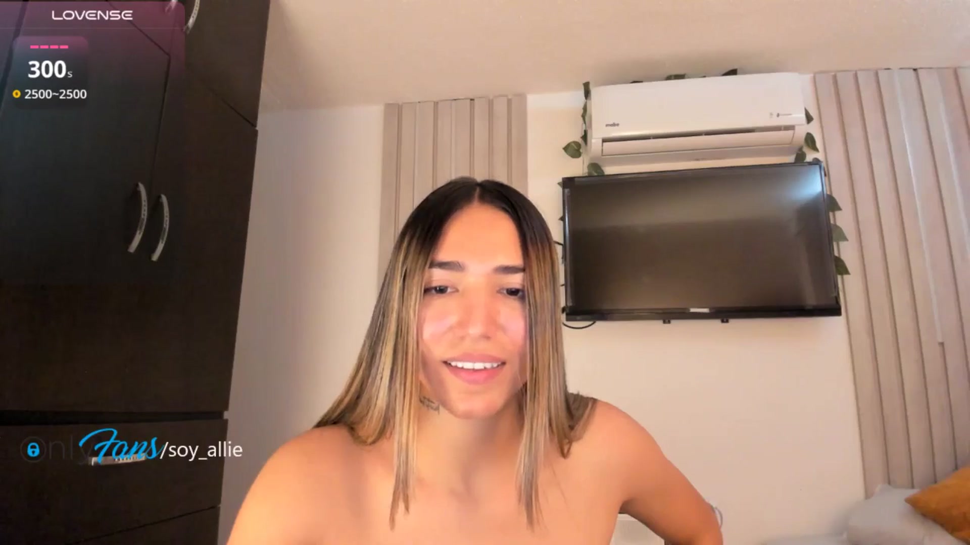 Gallery image thumbnail from Missbaby8's myfreecams stream on, 09/27/2025, 14:00 image 12 of 20