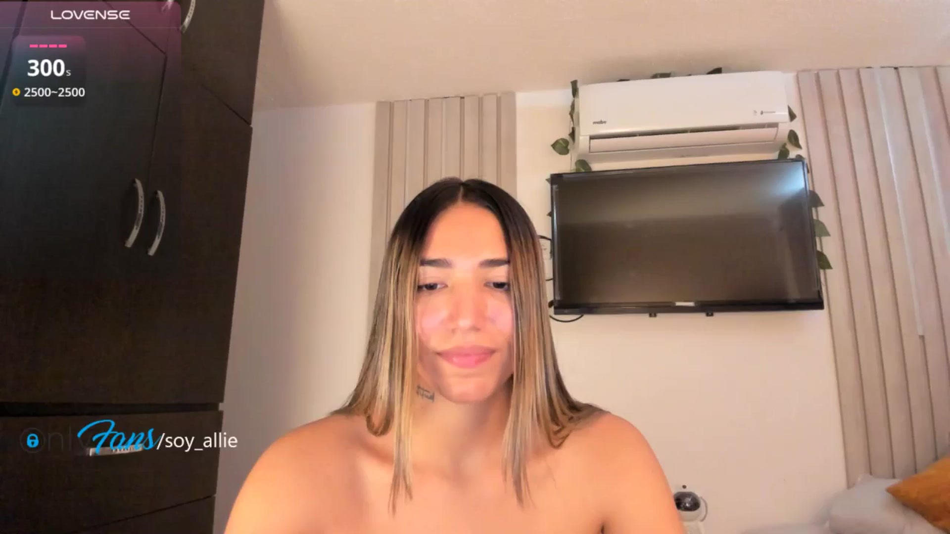 Gallery image thumbnail from Missbaby8's myfreecams stream on, 09/27/2025, 14:00 image 9 of 20