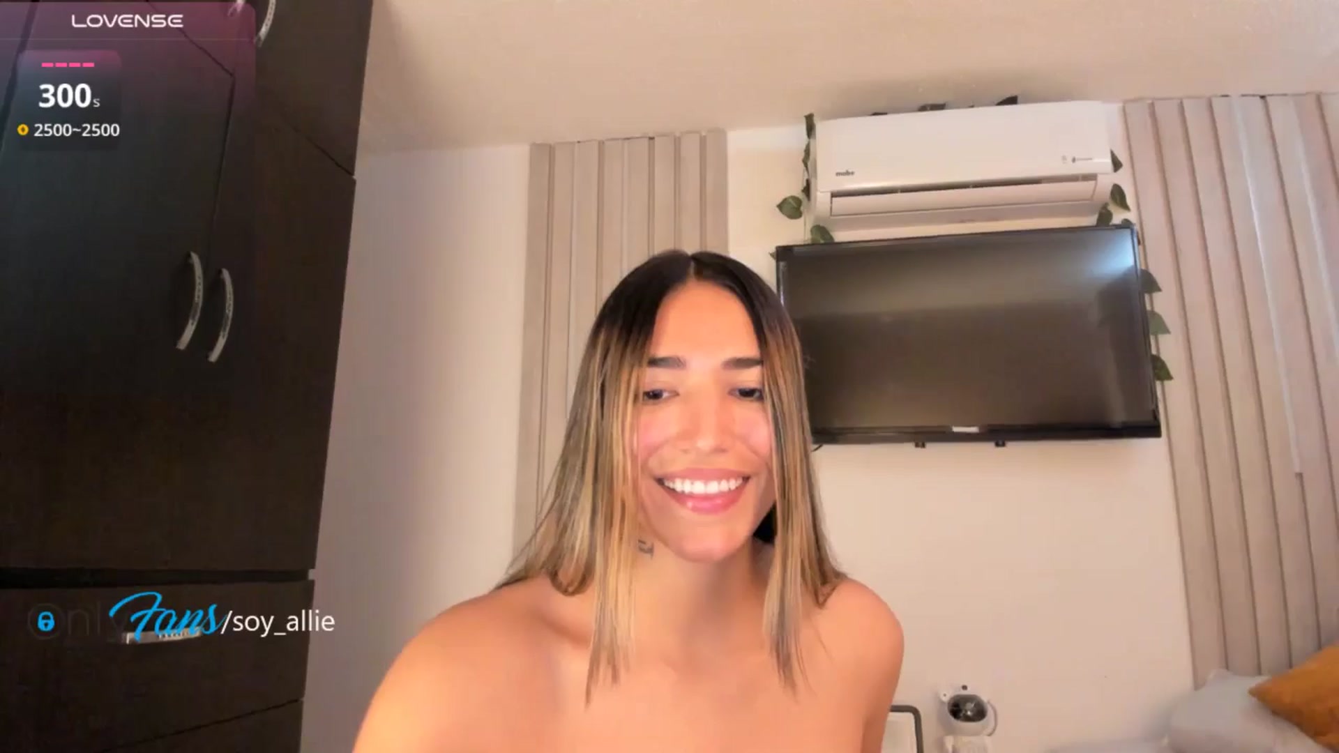 Gallery image thumbnail from Missbaby8's myfreecams stream on, 09/27/2025, 14:00 image 8 of 20