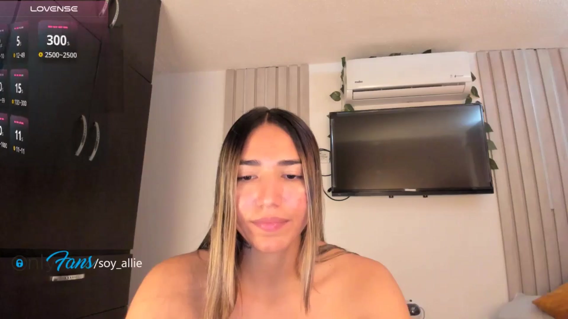 Gallery image thumbnail from Missbaby8's myfreecams stream on, 09/27/2025, 14:00 image 3 of 20