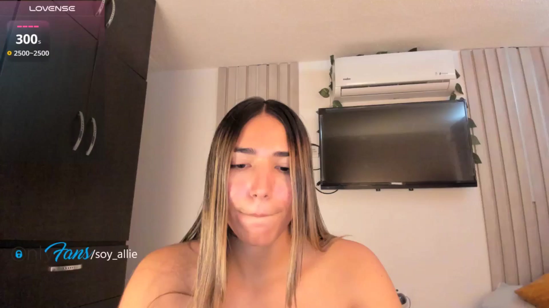 Gallery image thumbnail from Missbaby8's myfreecams stream on, 09/27/2025, 14:00 image 1 of 20