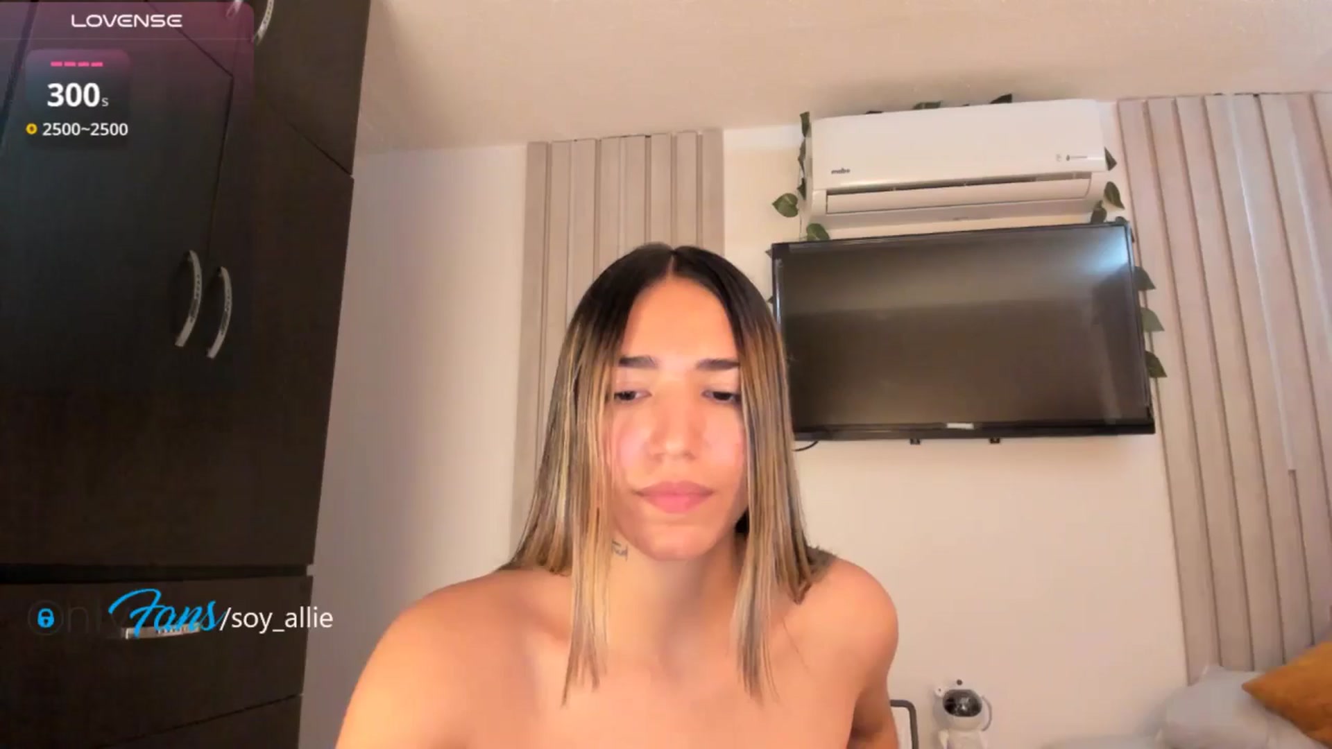 Gallery image thumbnail from Missbaby8's myfreecams stream on, 09/27/2025, 14:00 image 7 of 20