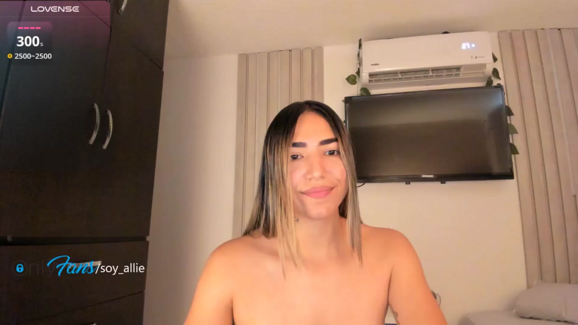 Gallery image thumbnail from Missbaby8's myfreecams stream on, 09/29/2025, 12:48 image 1 of 20