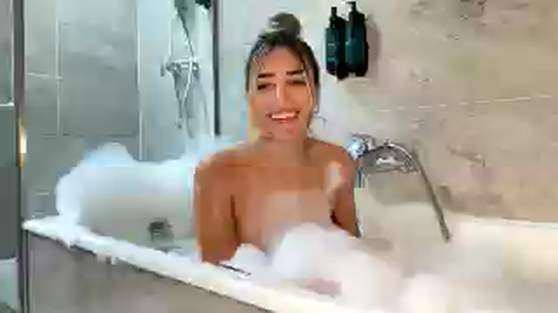 Gallery image thumbnail from Missbaby8's myfreecams stream on, 10/04/2025, 19:15 image 17 of 20
