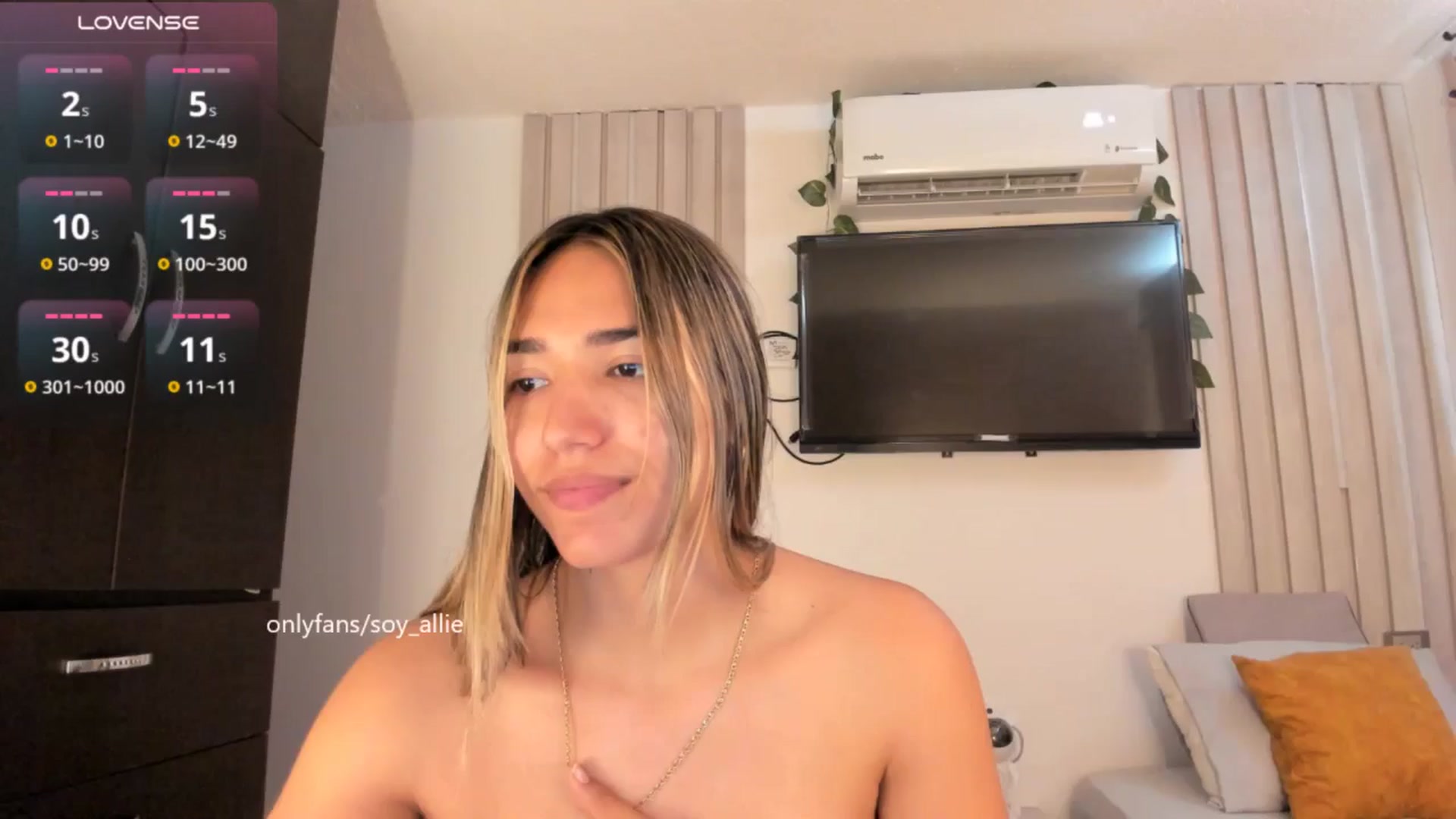 Gallery image thumbnail from Missbaby8's myfreecams stream on, 10/22/2025, 12:51 image 17 of 20