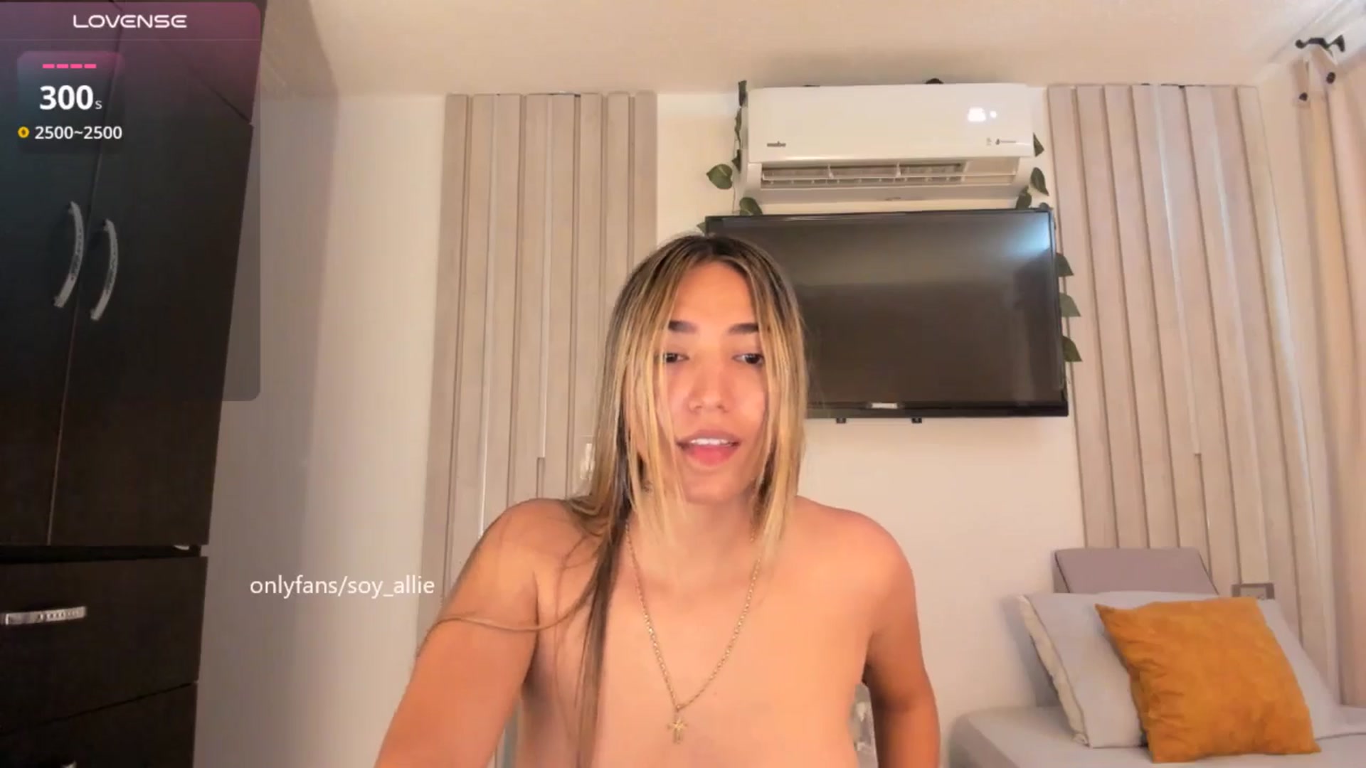 Gallery image thumbnail from Missbaby8's myfreecams stream on, 10/22/2025, 12:51 image 4 of 20