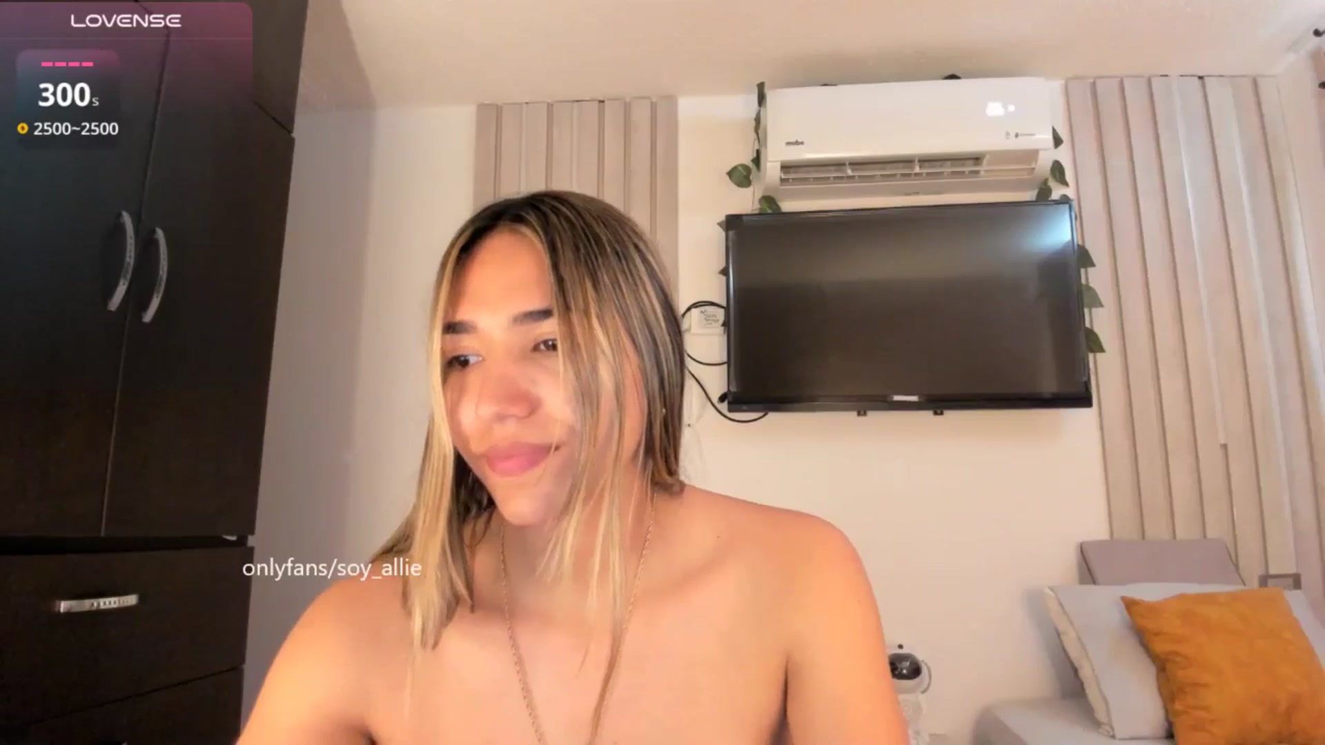 Gallery image thumbnail from Missbaby8's myfreecams stream on, 10/22/2025, 12:51 image 18 of 20