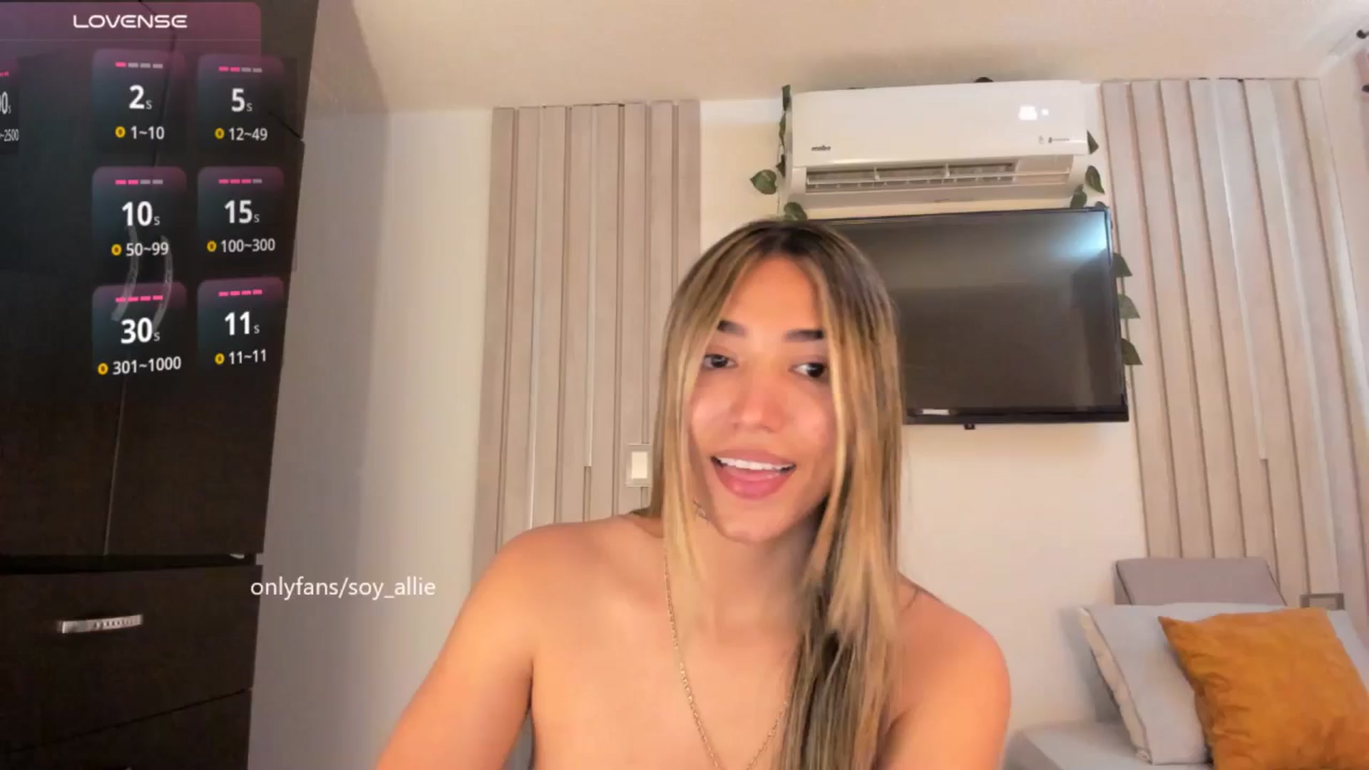 Gallery image thumbnail from Missbaby8's myfreecams stream on, 10/22/2025, 14:03 image 2 of 20