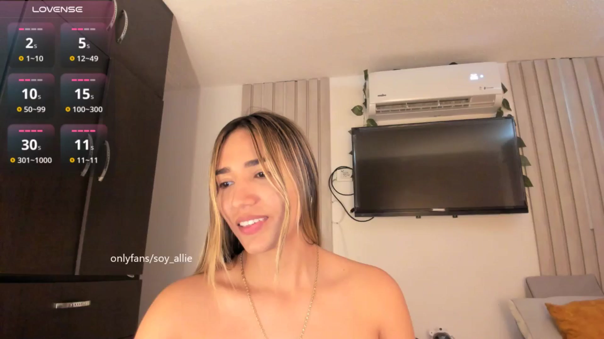 Gallery image thumbnail from Missbaby8's myfreecams stream on, 10/23/2025, 14:03 image 6 of 20