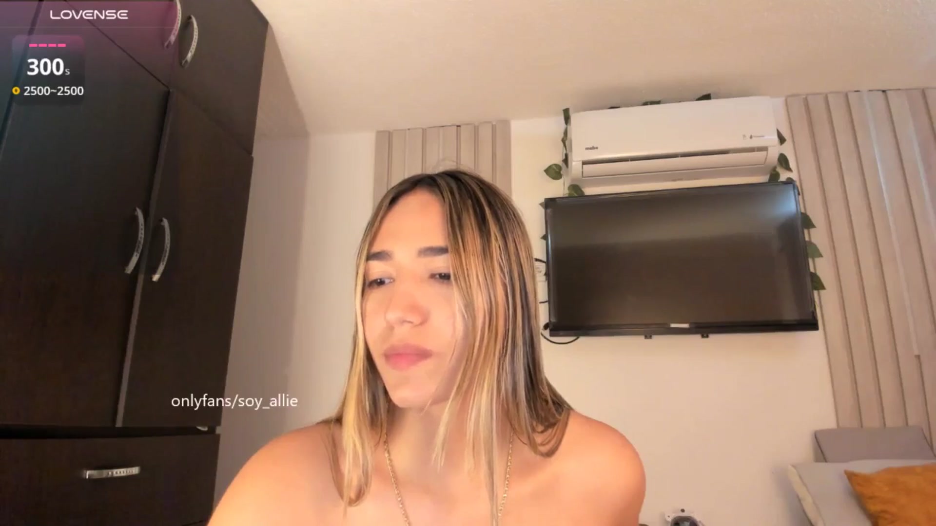 Gallery image thumbnail from Missbaby8's myfreecams stream on, 10/23/2025, 14:03 image 8 of 20