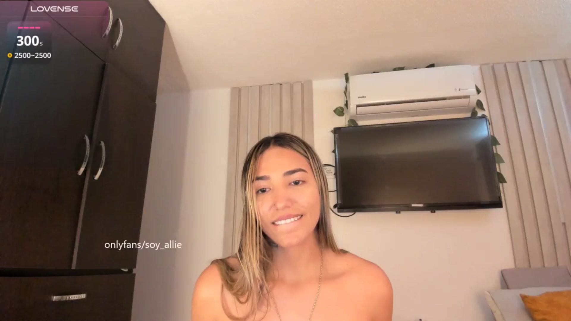 Gallery image thumbnail from Missbaby8's myfreecams stream on, 10/23/2025, 14:03 image 15 of 20