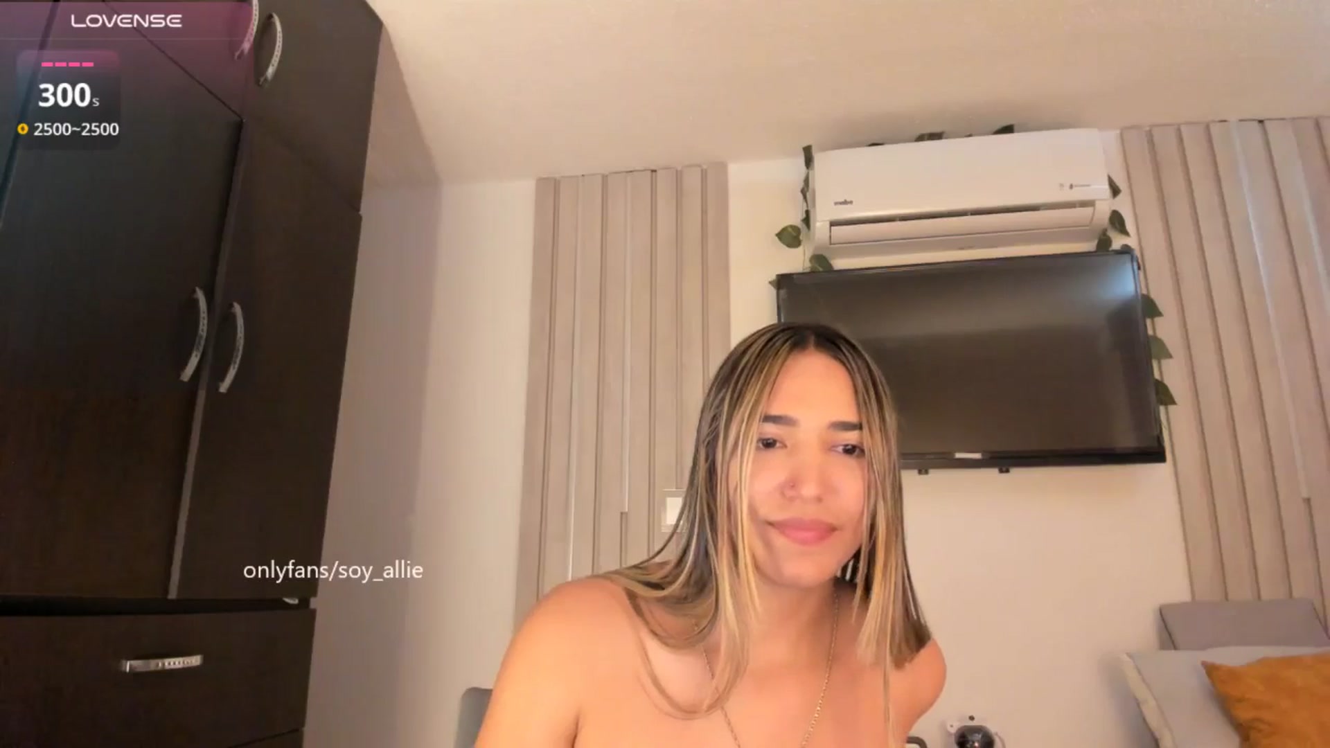 Gallery image thumbnail from Missbaby8's myfreecams stream on, 10/23/2025, 14:03 image 11 of 20