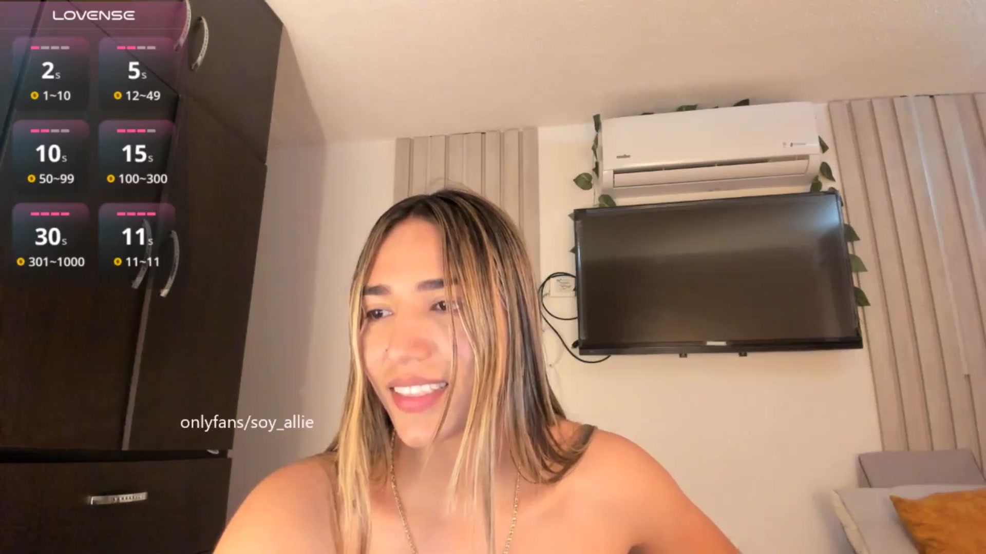 Gallery image thumbnail from Missbaby8's myfreecams stream on, 10/23/2025, 14:03 image 10 of 20