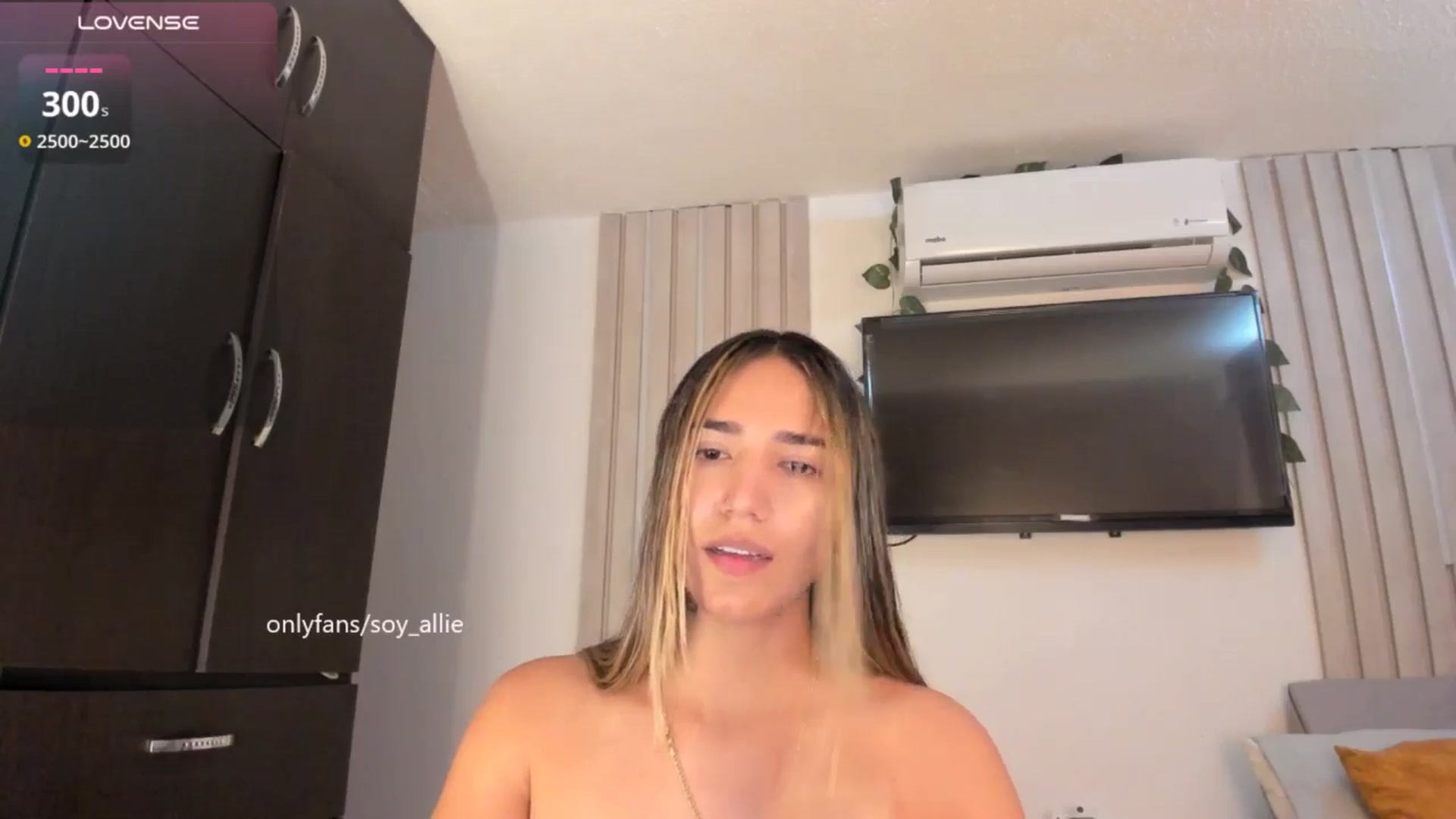 Gallery image thumbnail from Missbaby8's myfreecams stream on, 10/24/2025, 13:30 image 5 of 20