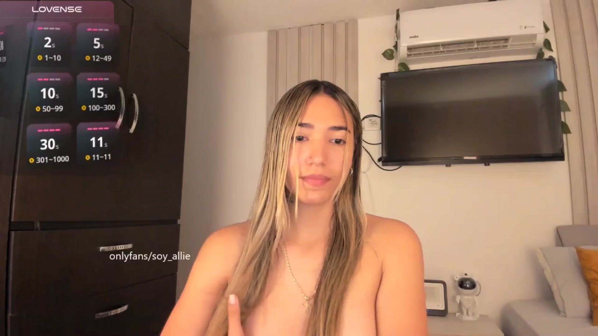 Gallery image thumbnail from Missbaby8's myfreecams stream on, 10/27/2025, 13:08 image 4 of 20