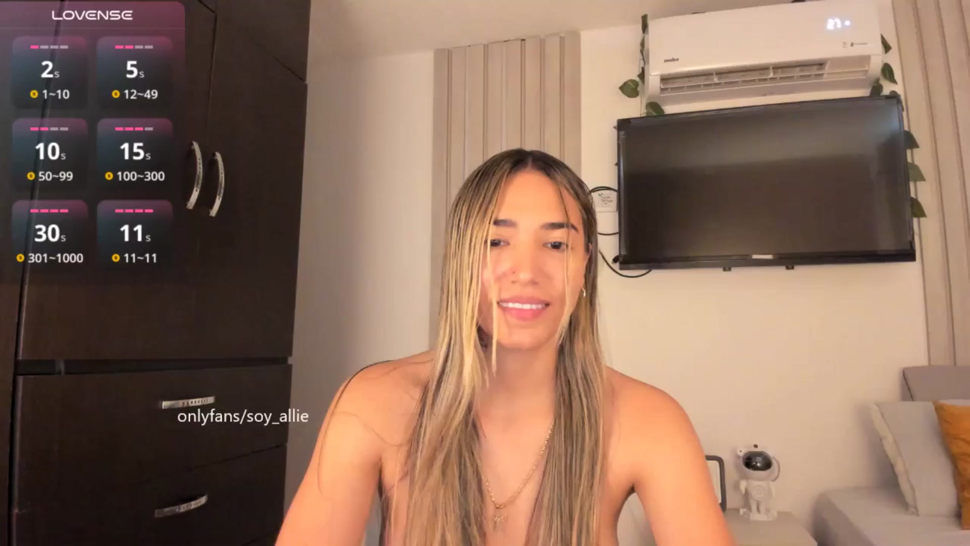 Gallery image thumbnail from Missbaby8's myfreecams stream on, 10/27/2025, 13:08 image 3 of 20