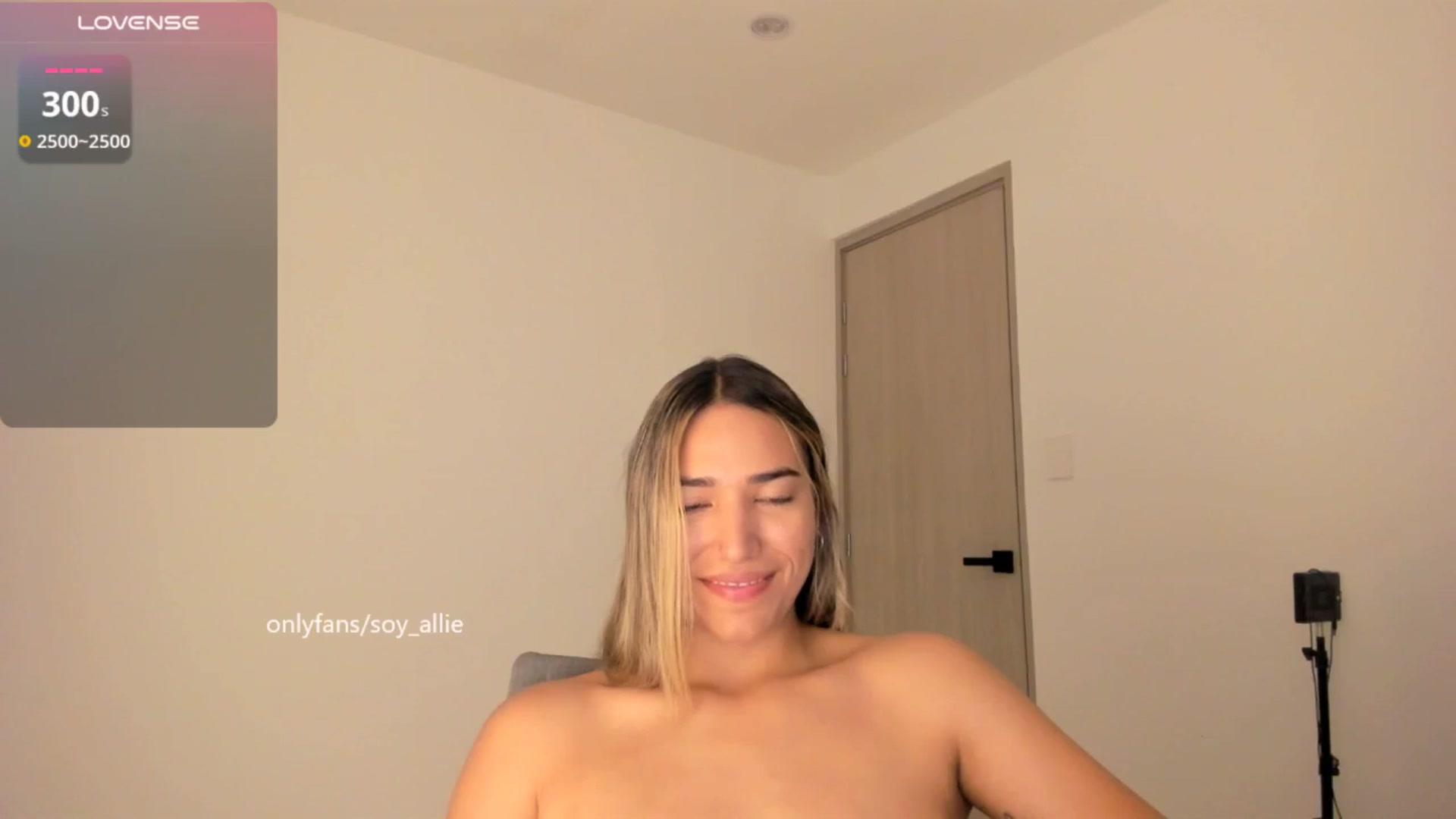 Gallery image thumbnail from Missbaby8's myfreecams stream on, 11/21/2025, 12:46 image 10 of 20