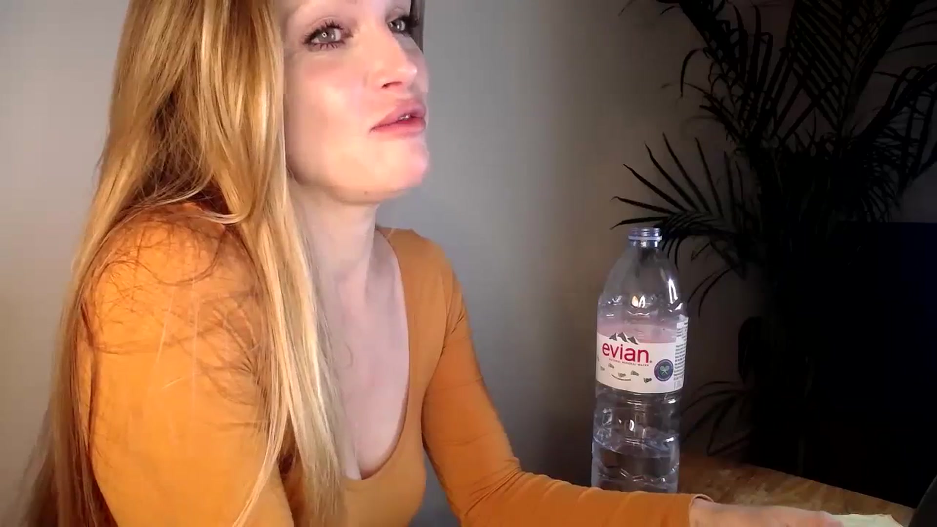 Gallery image thumbnail from Misschloe2's myfreecams stream on, 09/14/2023, 21:32 image 12 of 20
