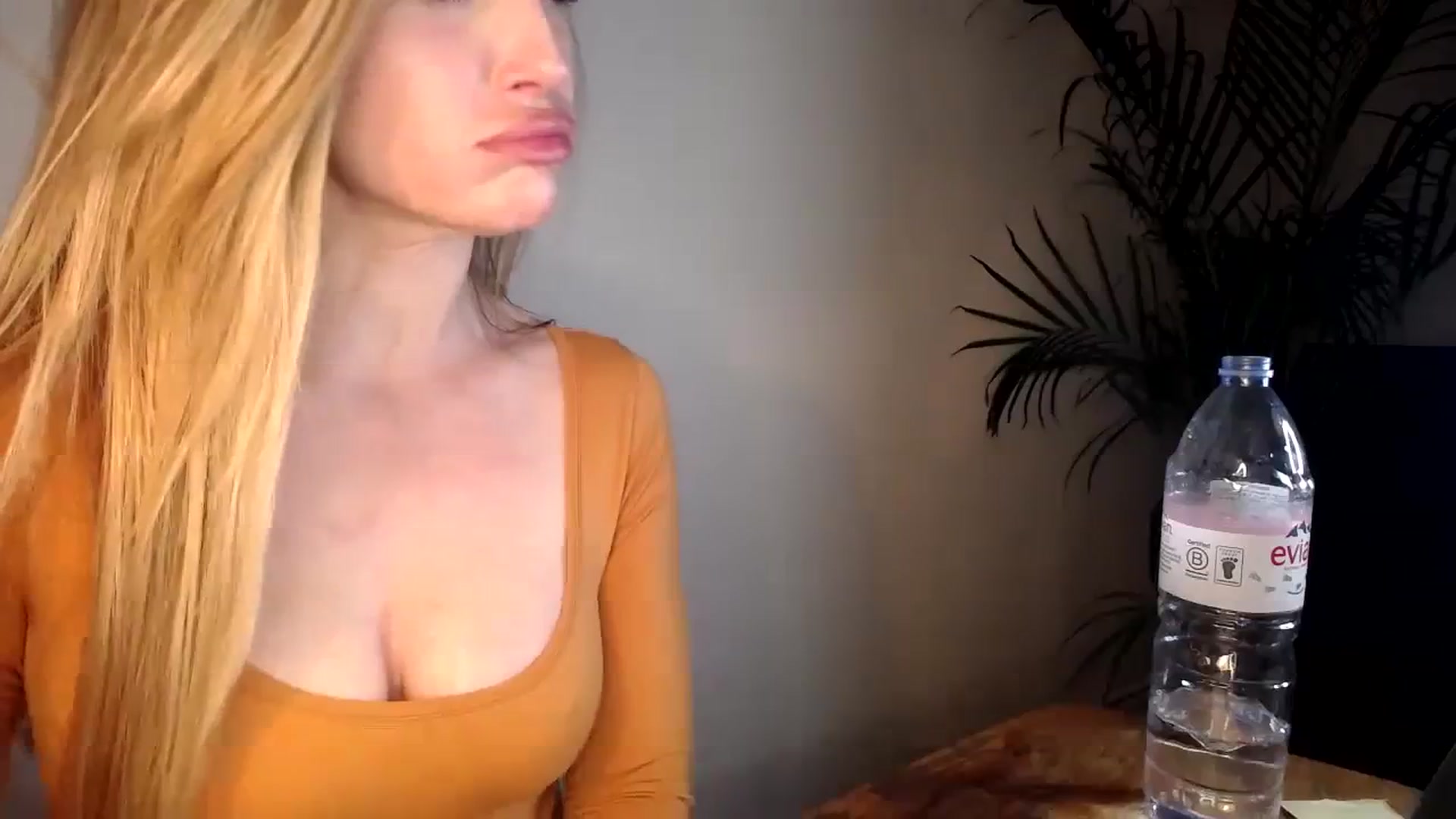 Gallery image thumbnail from Misschloe2's myfreecams stream on, 09/14/2023, 21:32 image 16 of 20