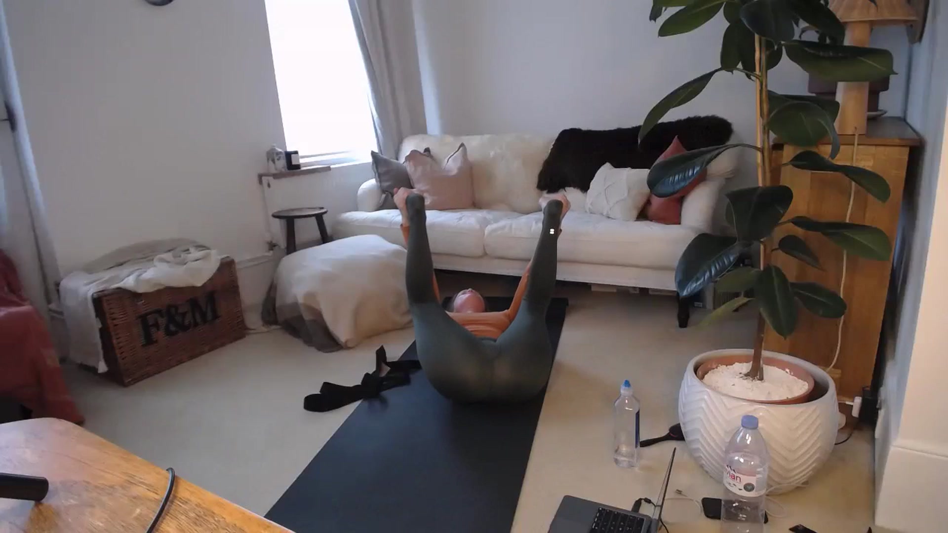 Gallery image thumbnail from Misschloe2's myfreecams stream on, 09/23/2023, 17:06 image 19 of 20