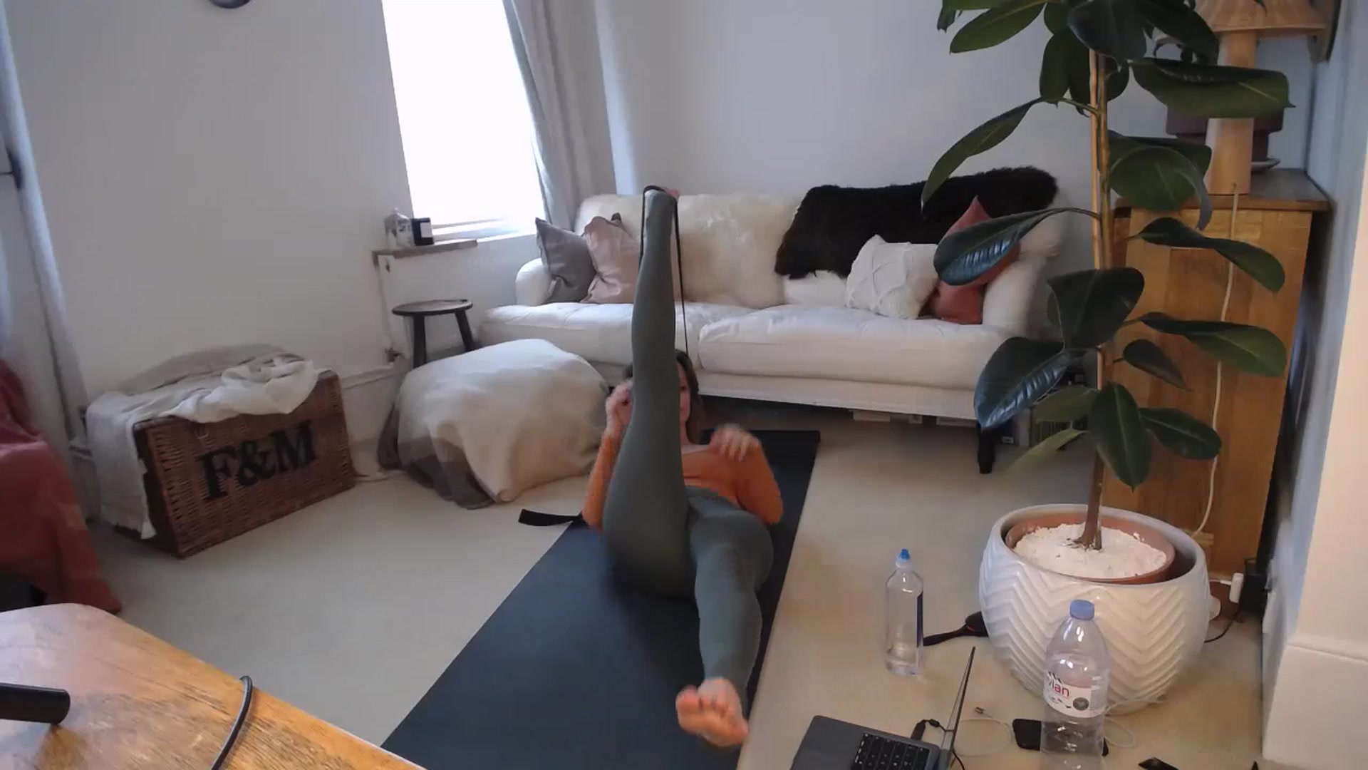 Gallery image thumbnail from Misschloe2's myfreecams stream on, 09/23/2023, 17:06 image 18 of 20