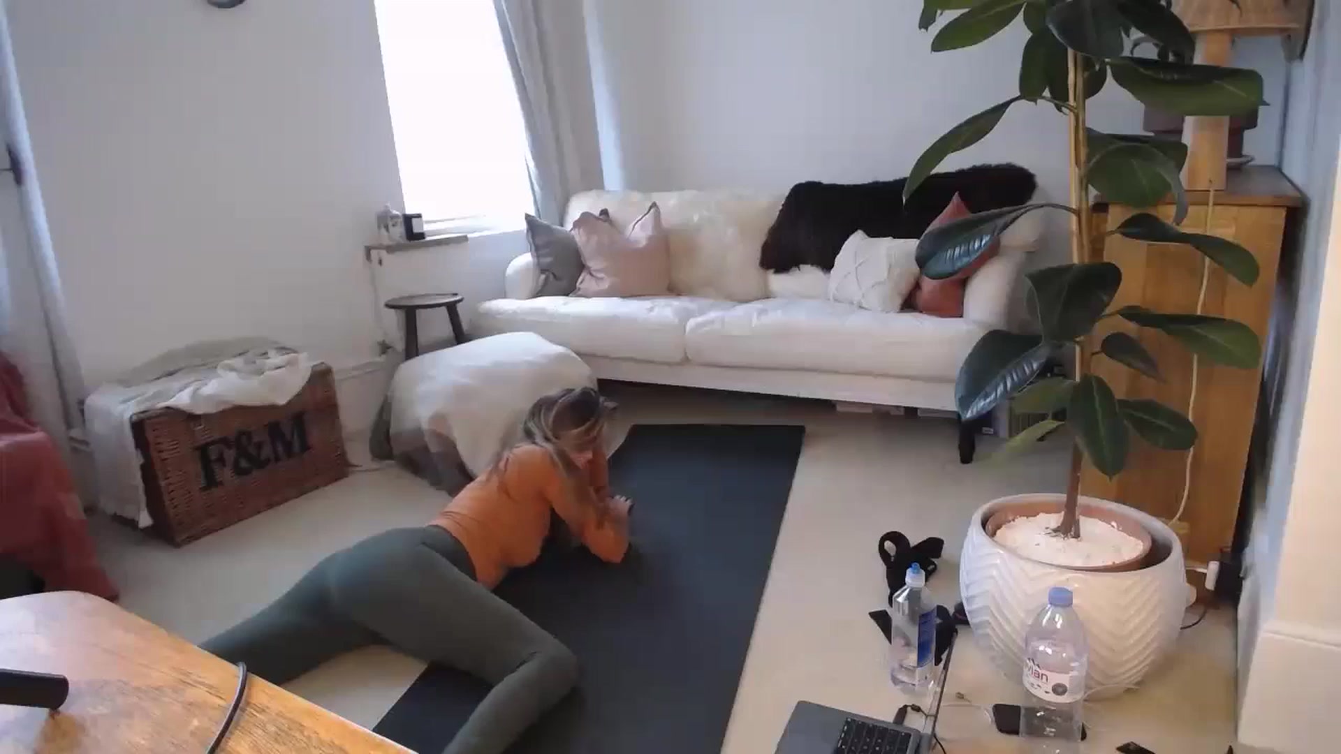 Gallery image thumbnail from Misschloe2's myfreecams stream on, 09/23/2023, 17:06 image 12 of 20