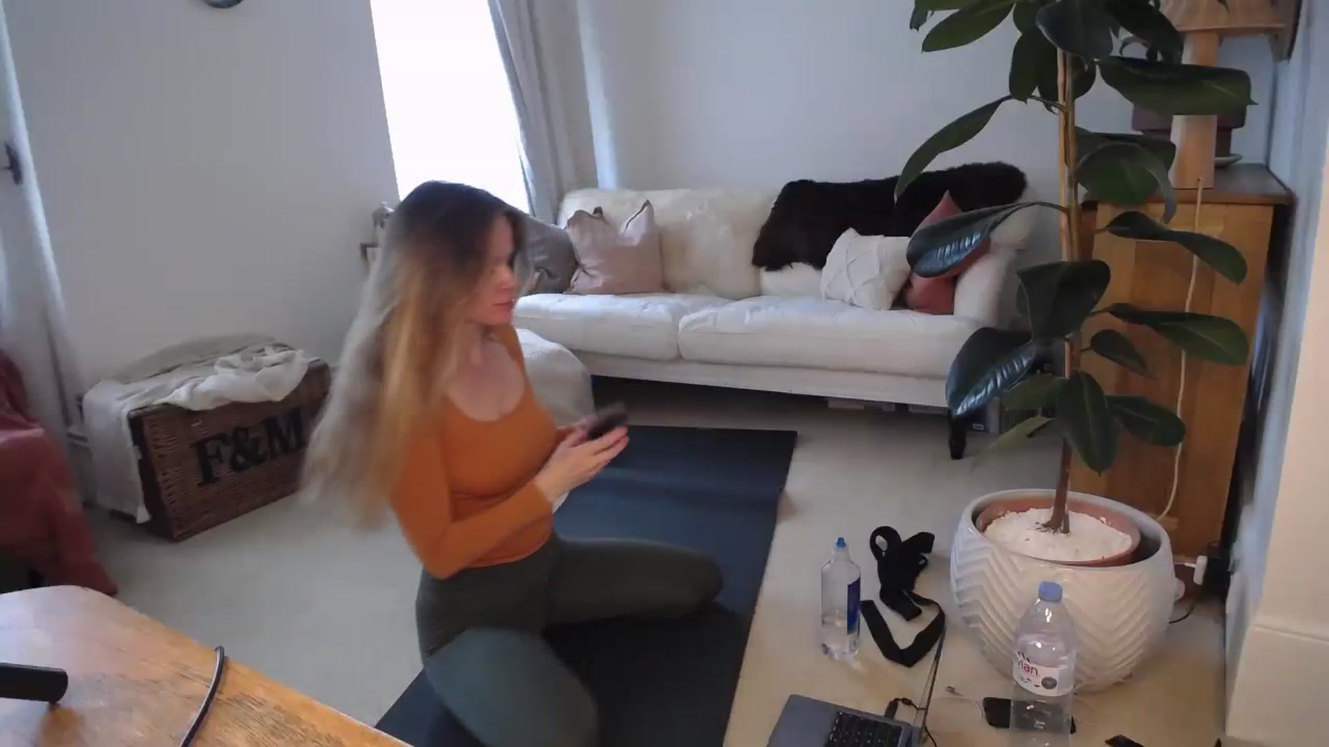 Gallery image thumbnail from Misschloe2's myfreecams stream on, 09/23/2023, 17:06 image 3 of 20