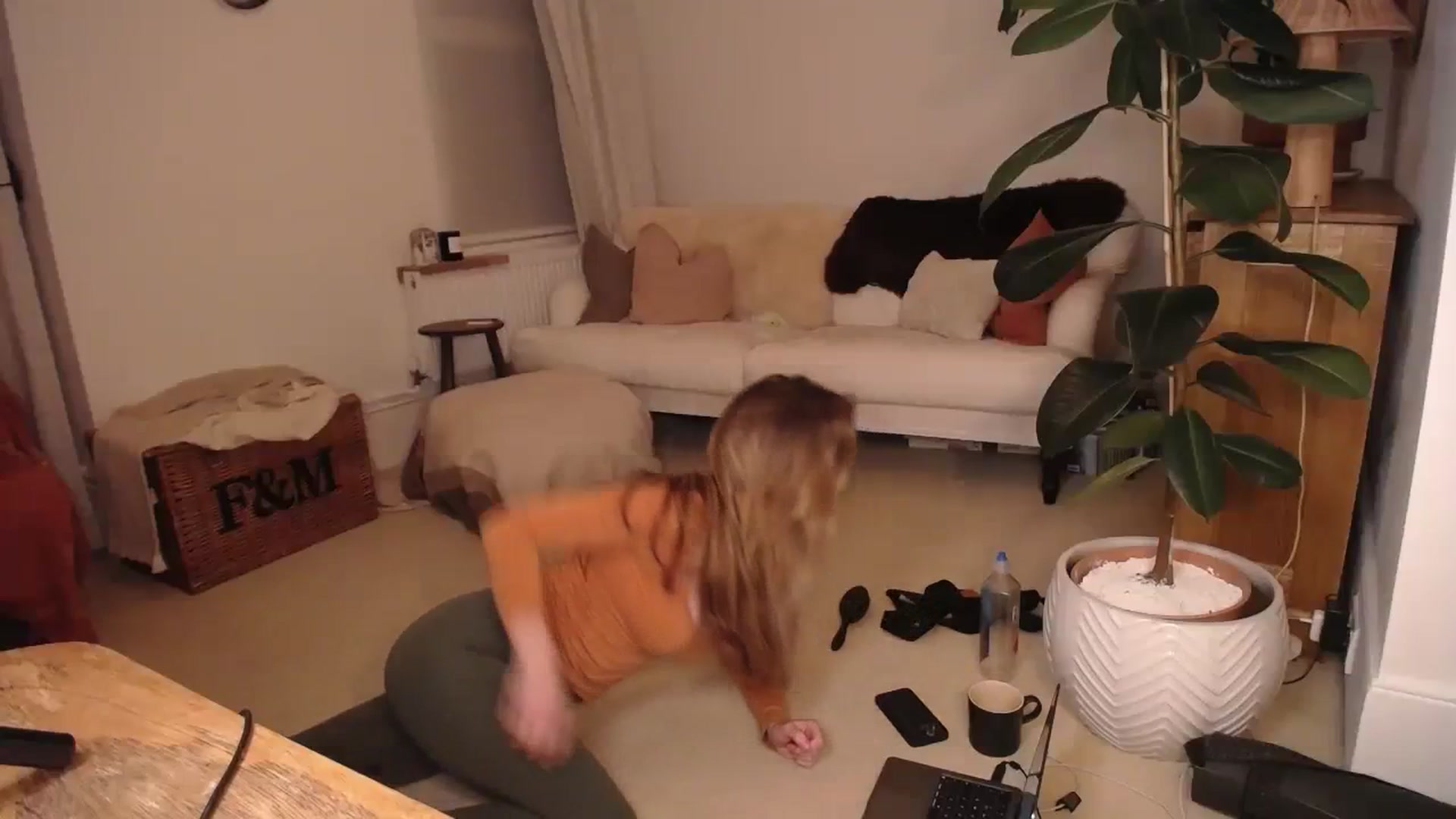 Gallery image thumbnail from Misschloe2's myfreecams stream on, 09/23/2023, 19:37 image 4 of 20