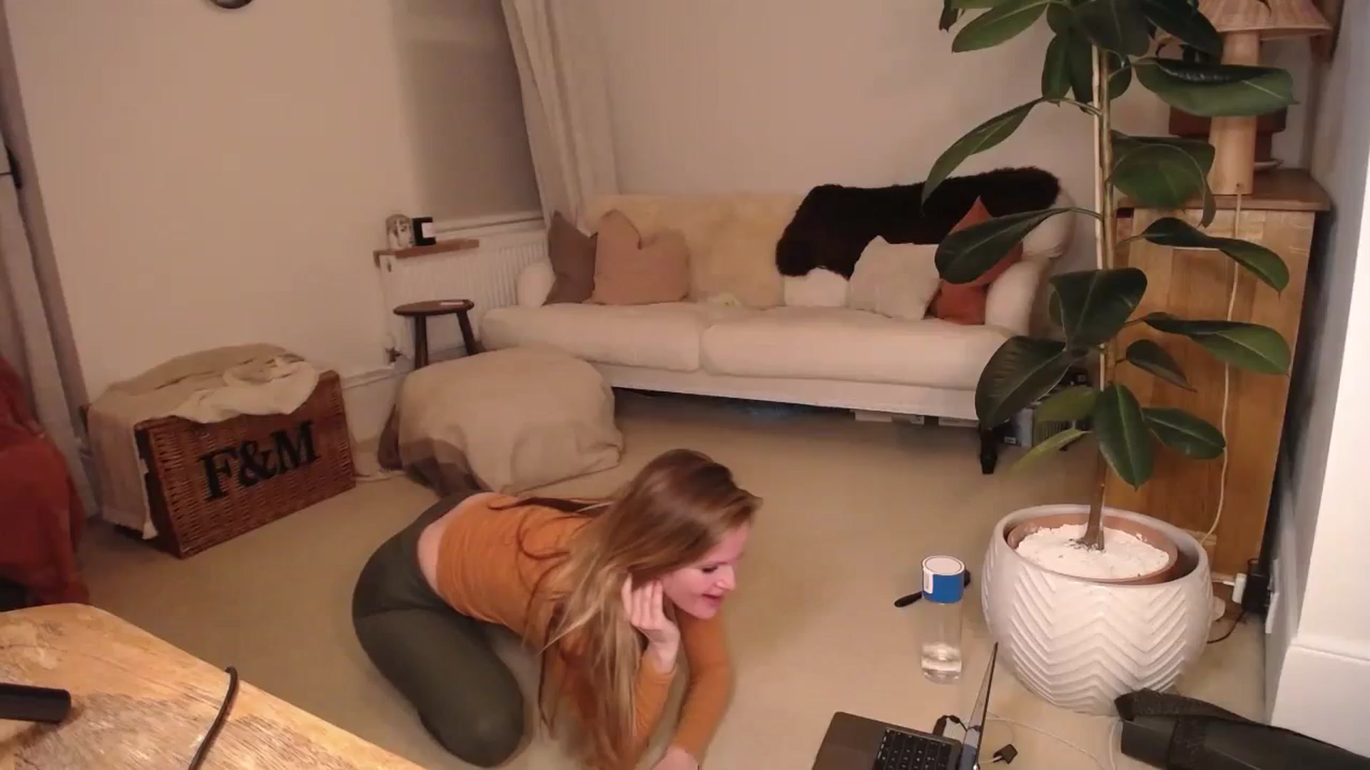 Gallery image thumbnail from Misschloe2's myfreecams stream on, 09/23/2023, 20:06 image 4 of 20