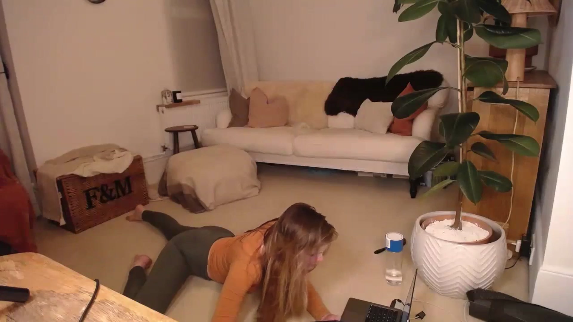 Gallery image thumbnail from Misschloe2's myfreecams stream on, 09/23/2023, 20:06 image 5 of 20