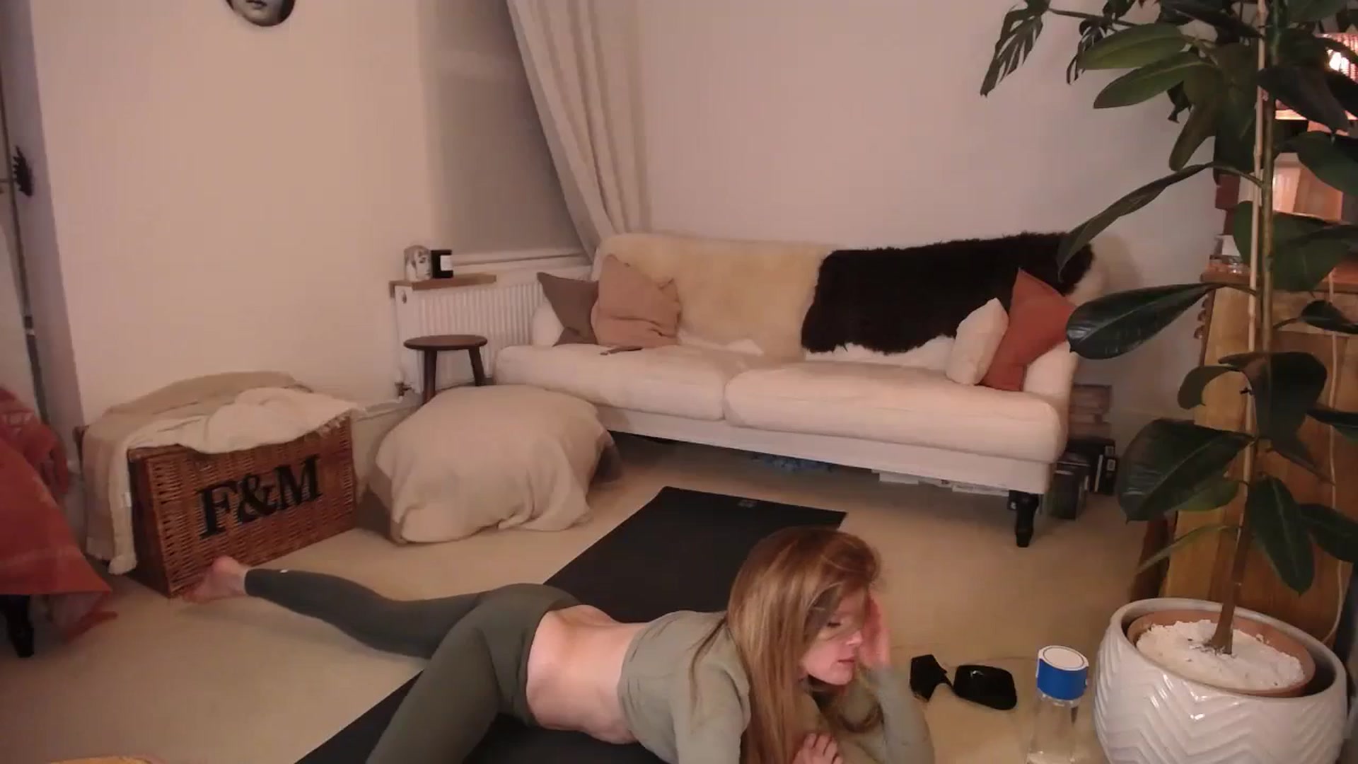 Gallery image thumbnail from Misschloe2's myfreecams stream on, 09/26/2023, 19:13 image 3 of 20