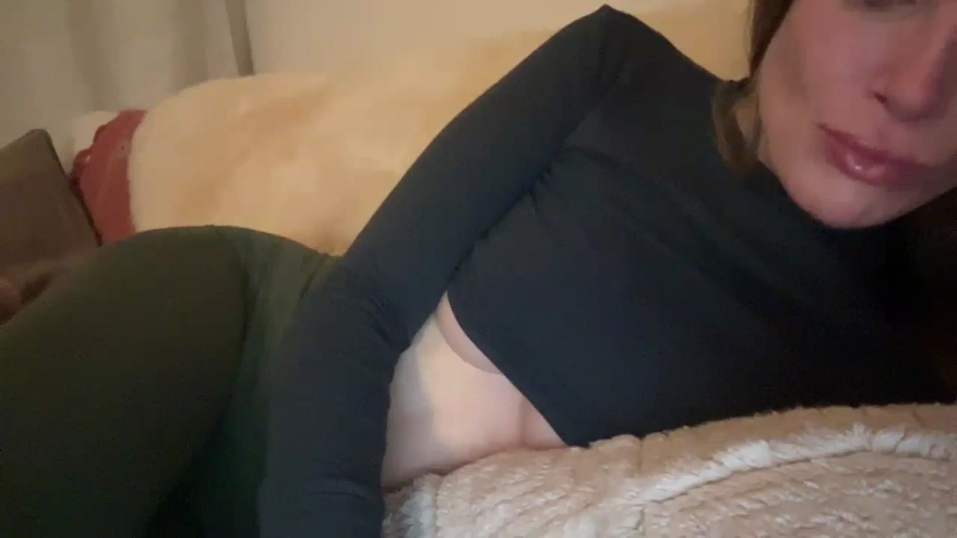 Gallery image thumbnail from Misschloe3's myfreecams stream on, 10/17/2023, 21:51 image 19 of 20