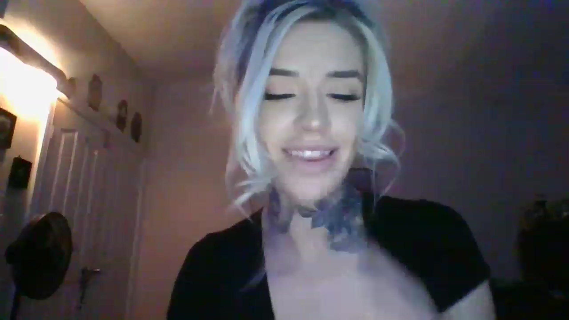 Gallery image thumbnail from Missgracexoco's myfreecams stream on, 12/06/2022, 24:25 image 17 of 20